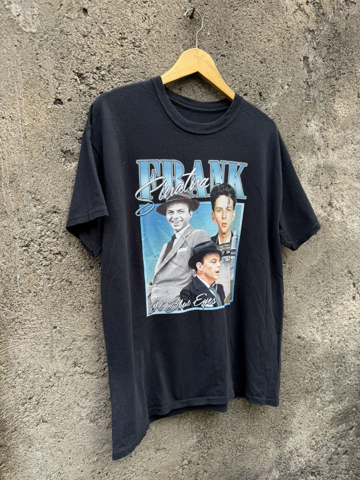 Vintage FRANK SINATRA tee (print “Ol’ Blue Eyes”) Size US M / EU 48-50 / 2 - 1 Thumbnail