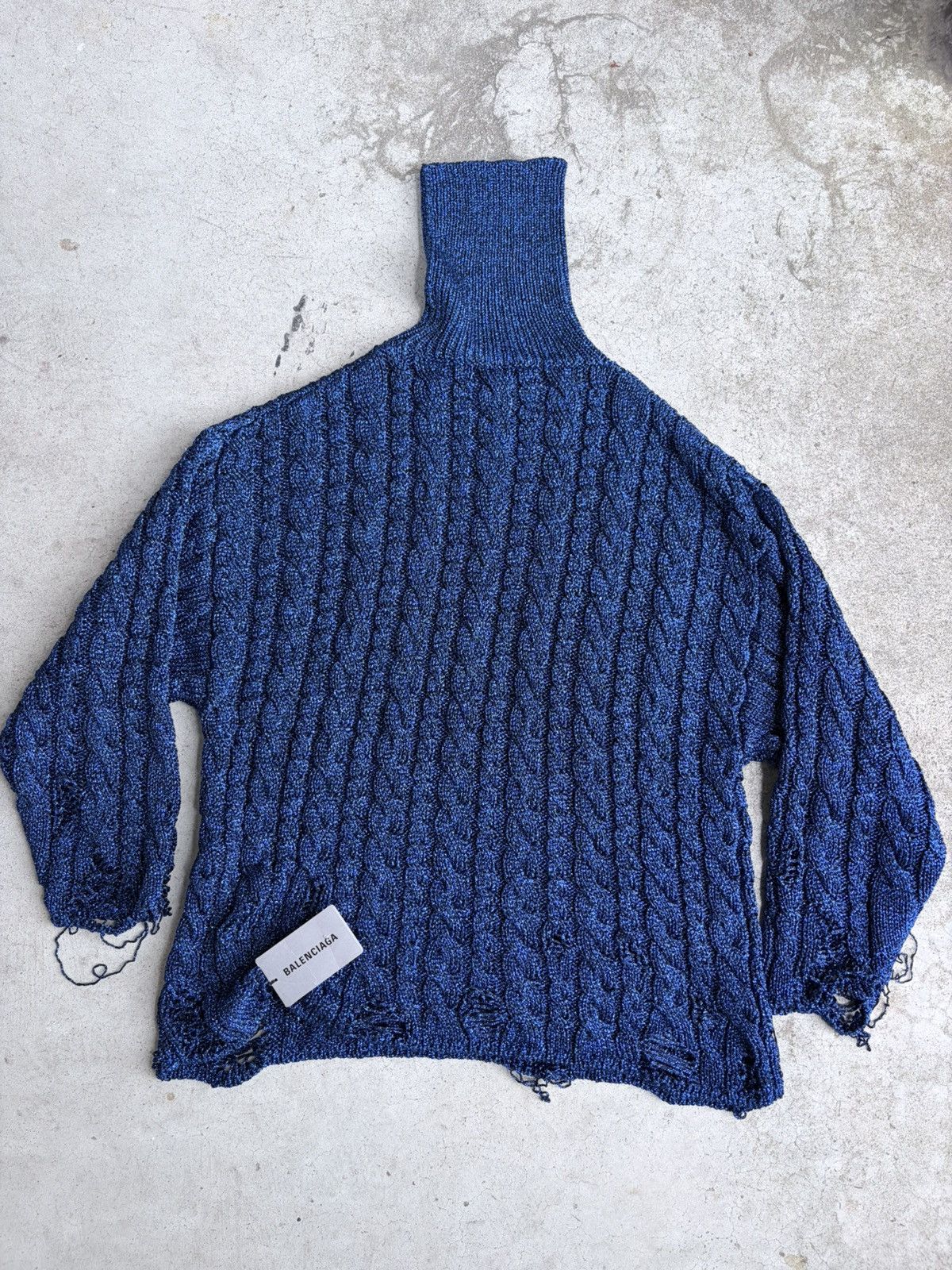 Balenciaga Balenciaga NWT ss21 runway distressed oversized sweater Size US L / EU 52-54 / 3 - 1 Thumbnail