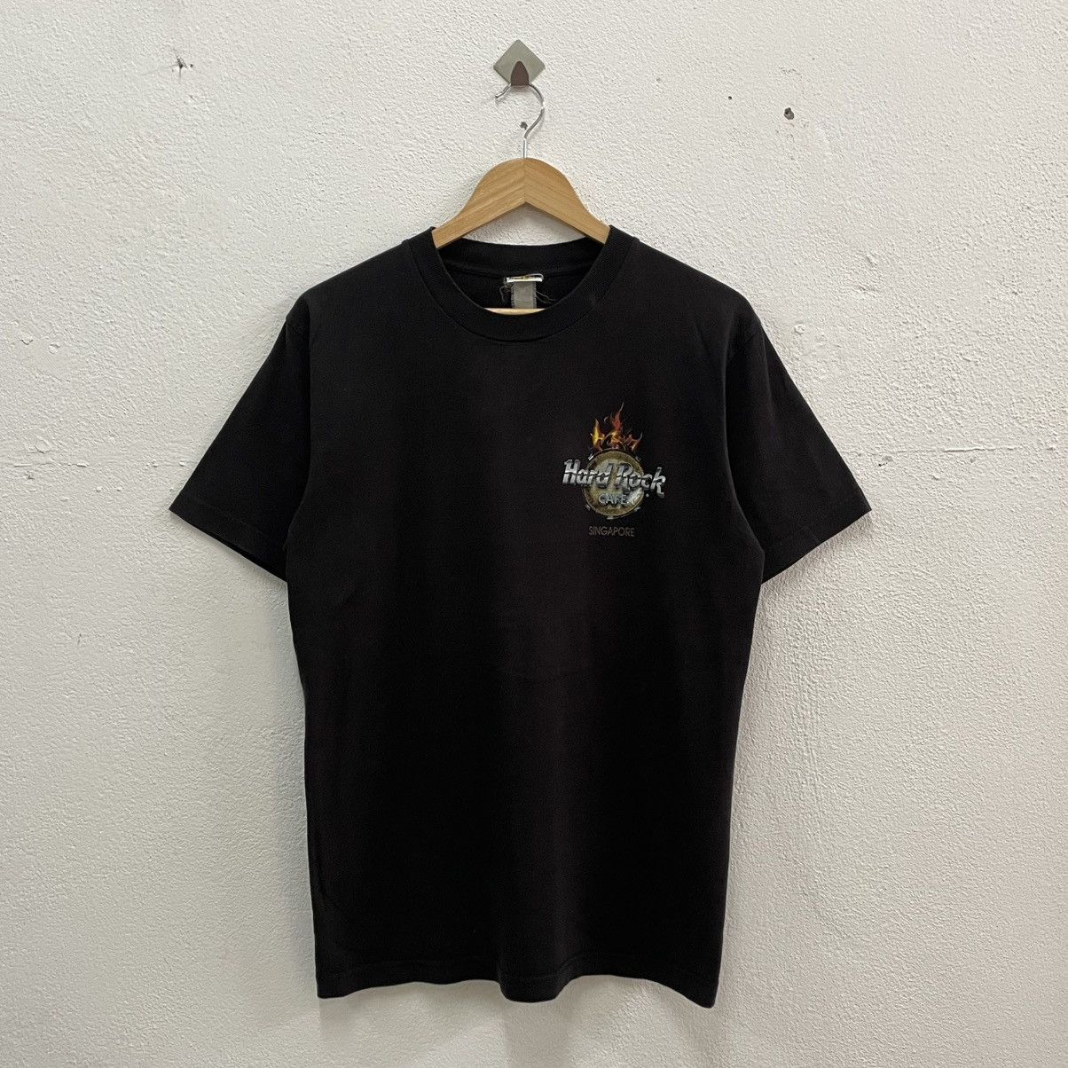 Hard Rock Cafe 🔥Vintage 90s Hard Rock Cafe Singapore Big Logo Tee Size US L / EU 52-54 / 3 - 3 Thumbnail