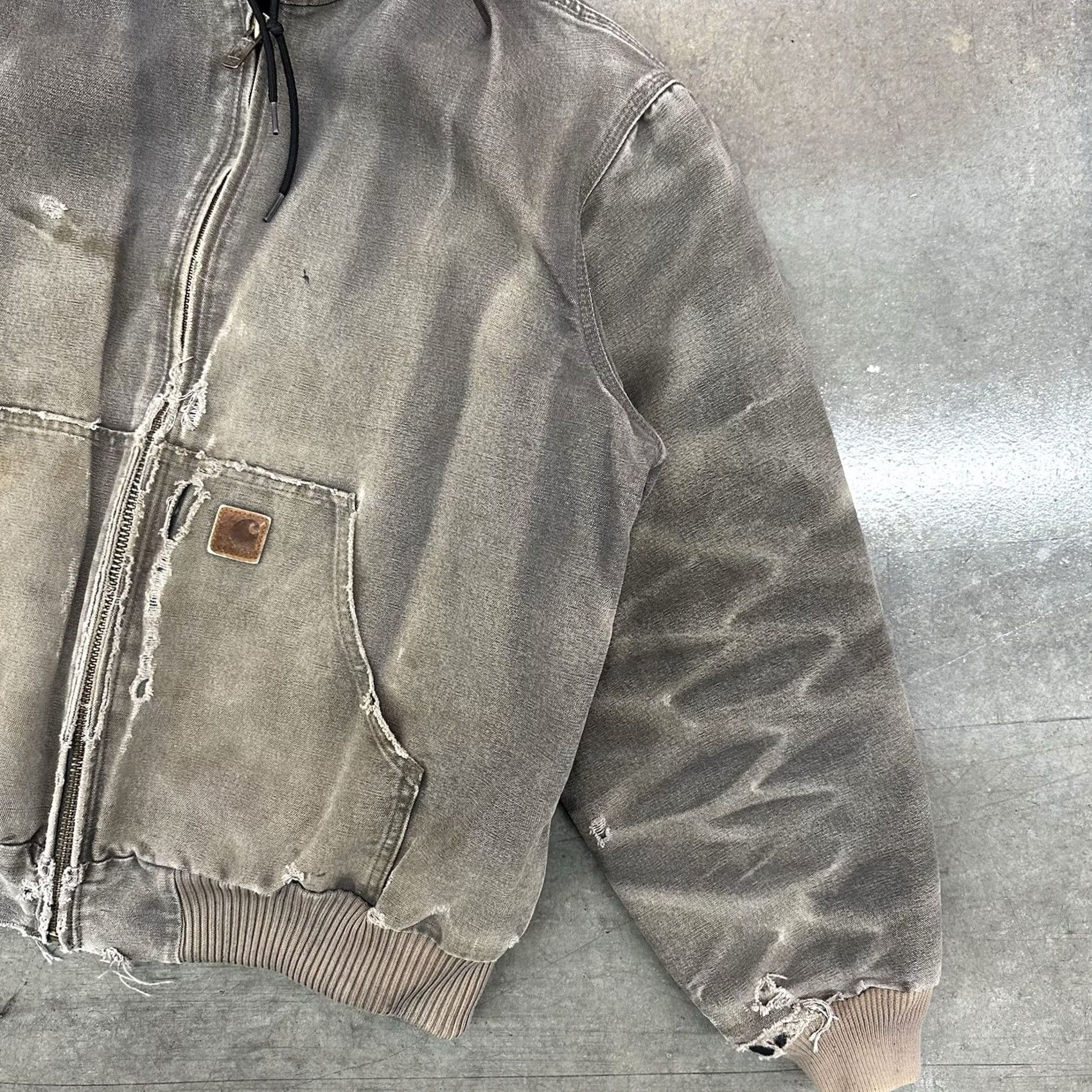 Carhartt VINTAGE Carhartt J130 GVL Distressed Faded Gravel Gray Men’s XL Reg Hood Lined Jacket Size US XL / EU 56 / 4 - 3 Thumbnail
