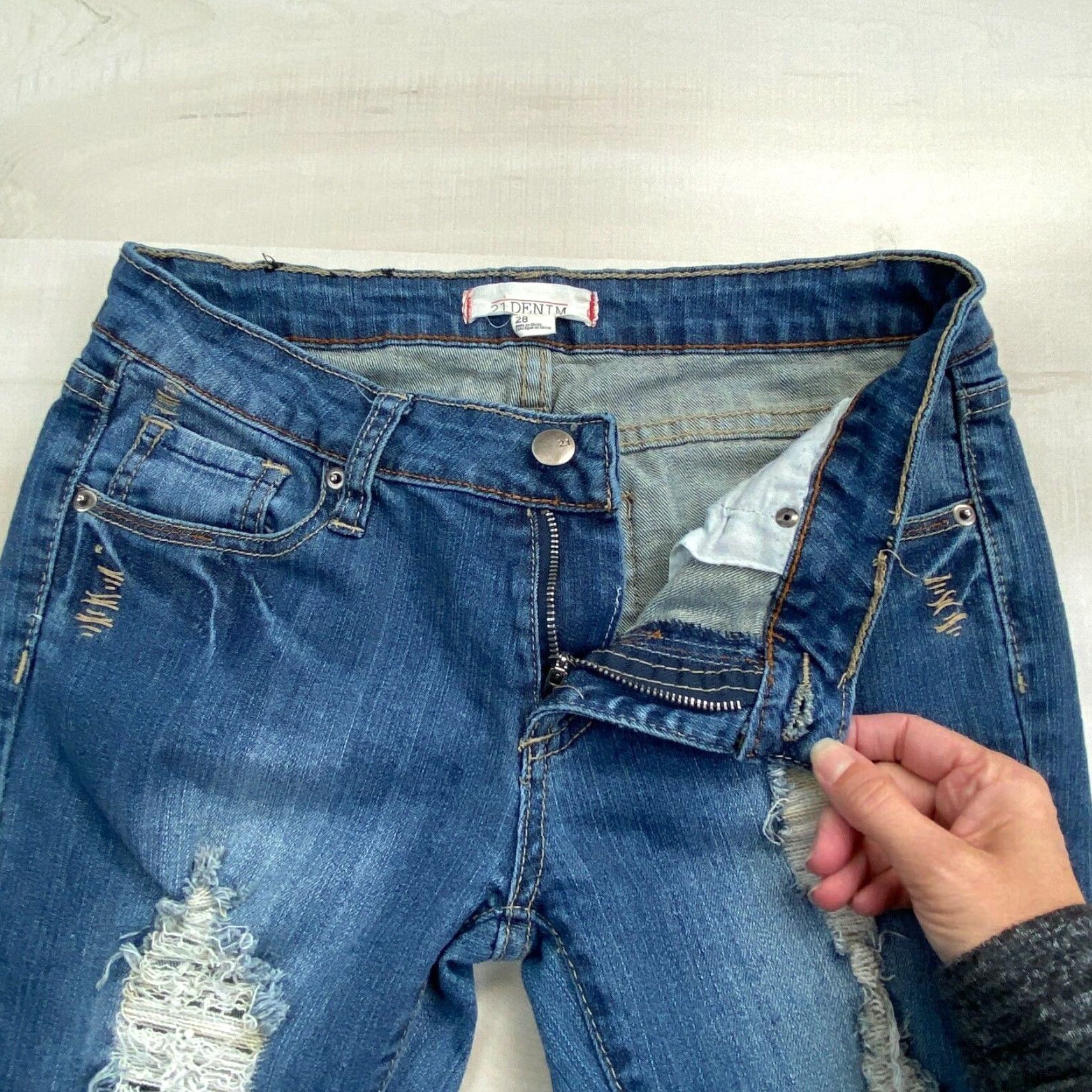 Vintage 2.1 Denim Women's Skinny Distressed Jeans Medium Wash Blue Low Rise Size 28 Size 28" / US 6 / IT 42 - 3 Thumbnail
