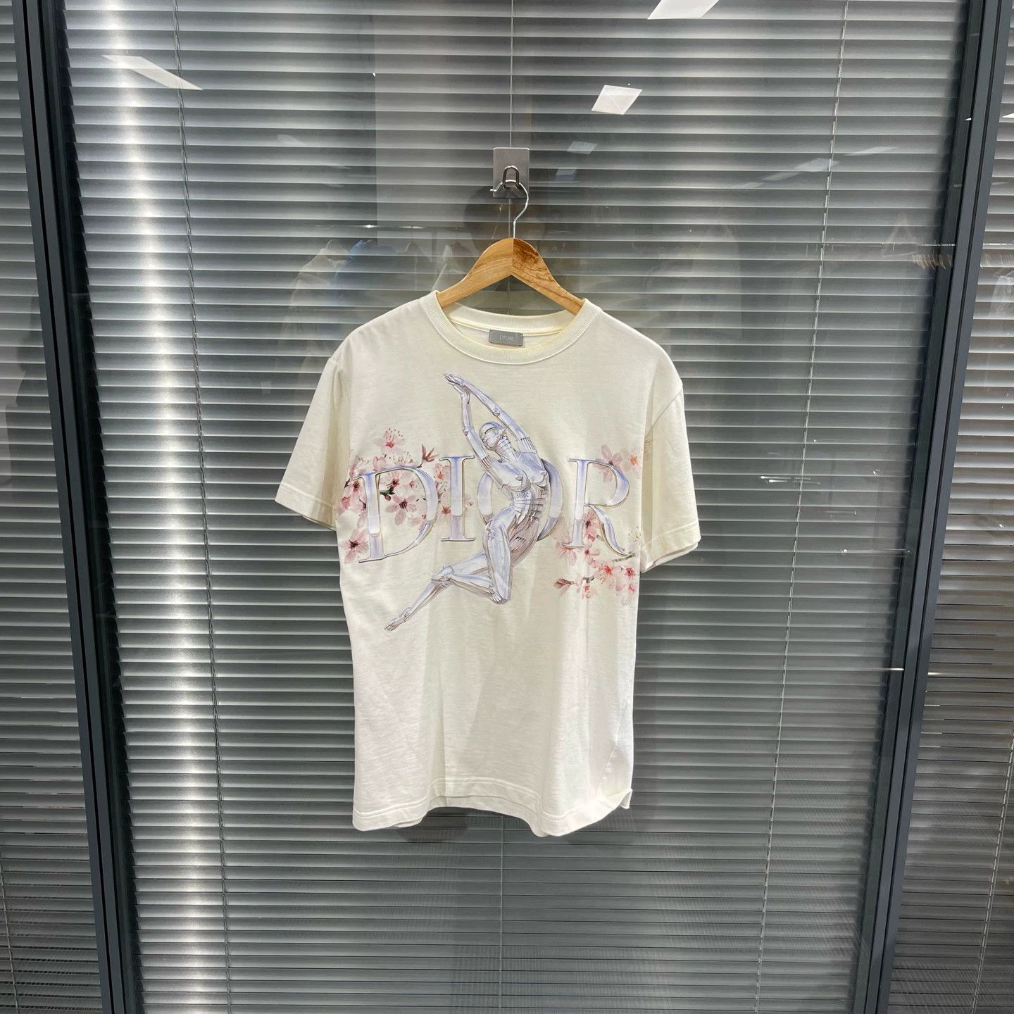 Dior Dior x Hajime Sorayama Sakura Mechanical SS Tee S Size US S / EU 44-46 / 1 - 1 Thumbnail