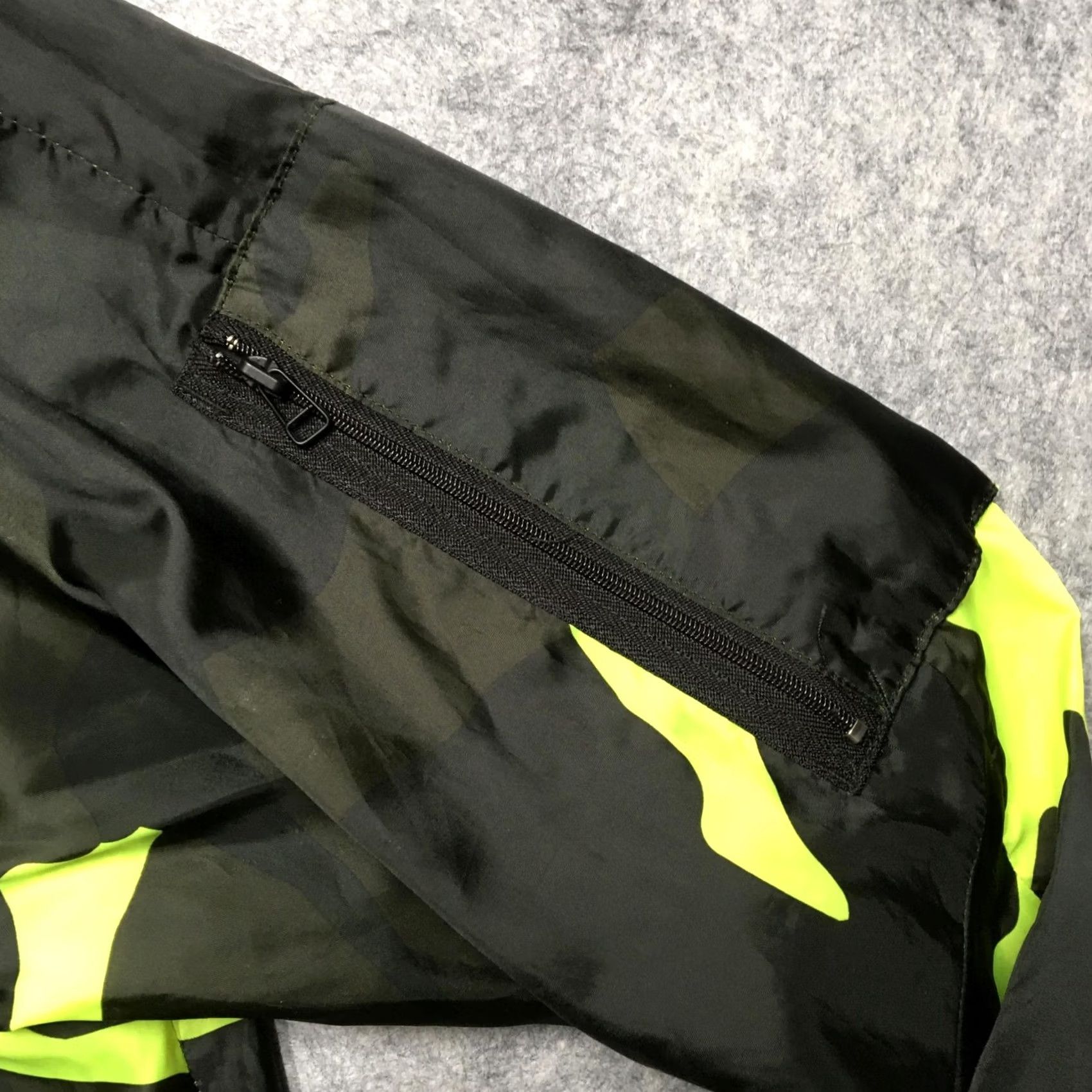 Vintage G-Star RAW STRT HDD OVERSHIRT Jacket Men L Black Neon Camo Hooded Lightweight Windbreaker Zip Pockets Size US L / EU 52-54 / 3 - 4 Thumbnail