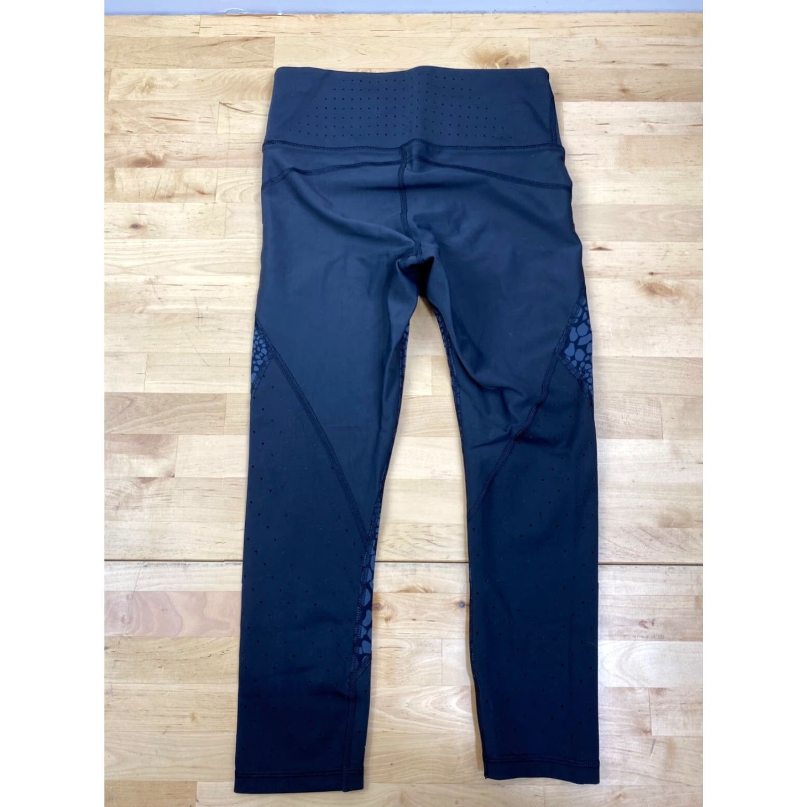 Athleta Athleta Leggings Capri XS Women Regular Color Blue Yoga Activewear Shoes? Size 26" / US 2 / IT 38 - 7 Thumbnail