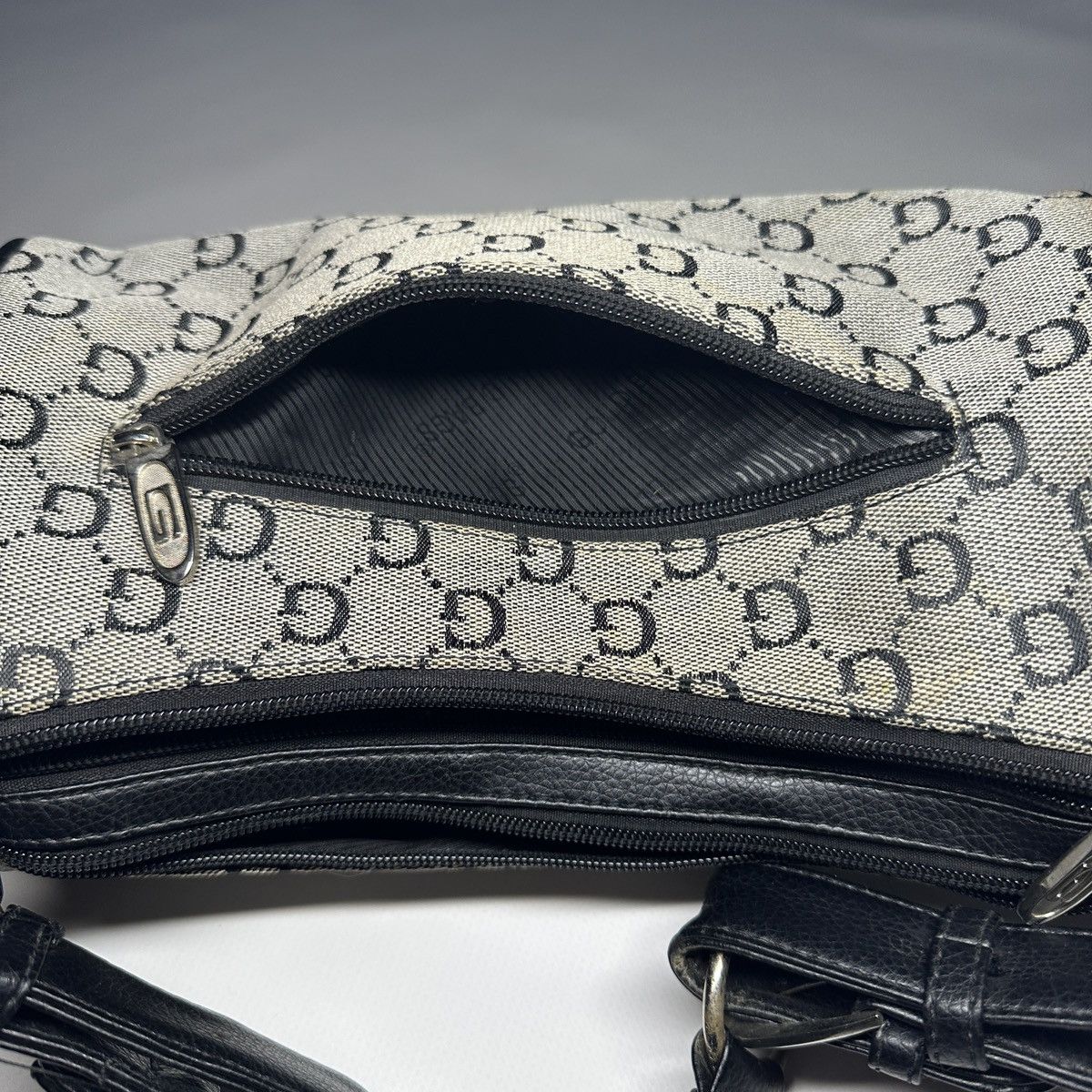 Other GUESS STYLE VINTAGE Y2K MONOGRAM SHOULDER BAG Studded Size ONE SIZE - 16 Thumbnail