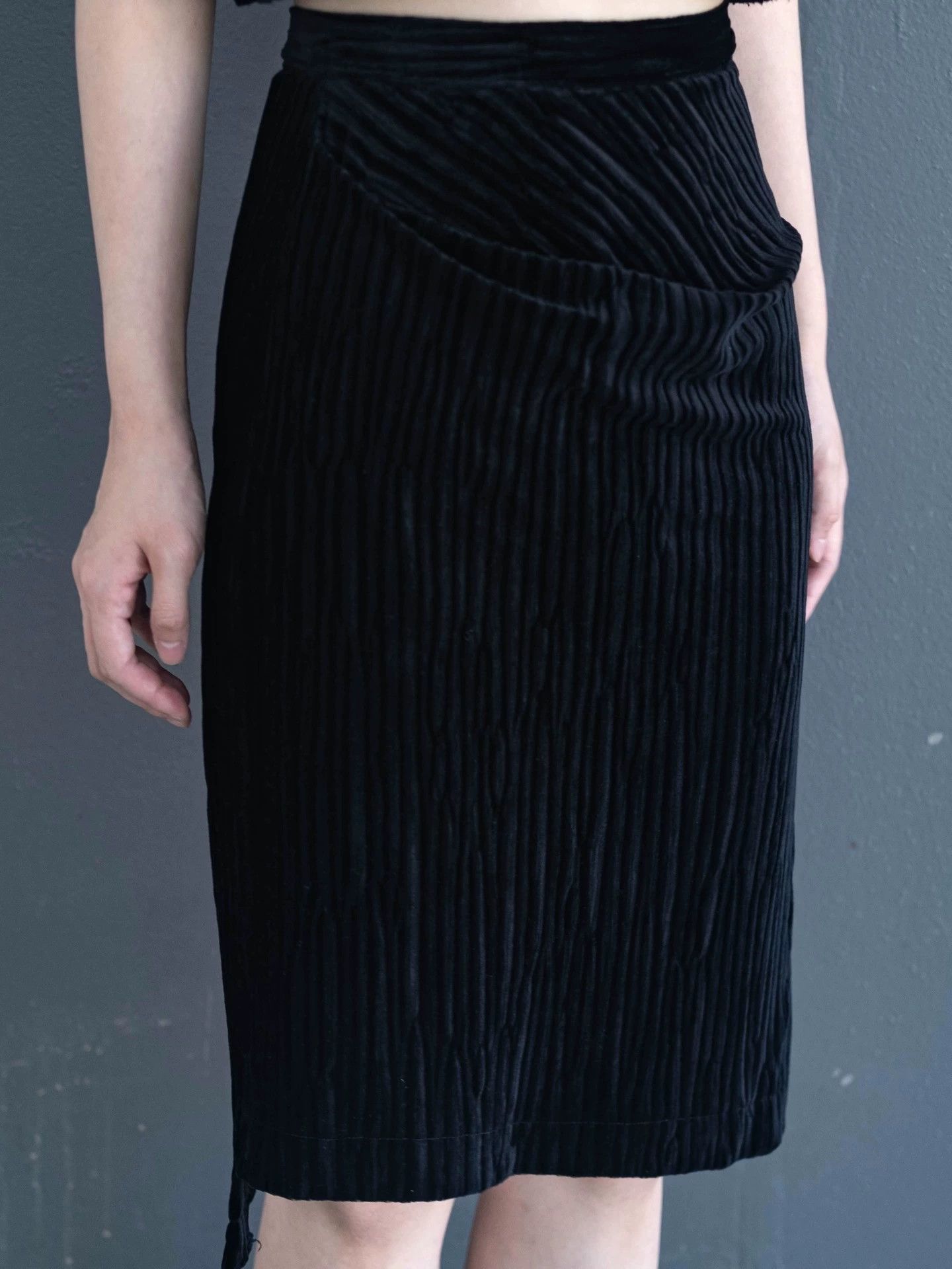 Comme des Garcons COMME des GARCONS Vintage Velvet Skirt Size US 26 / EU 42 - 1 Thumbnail