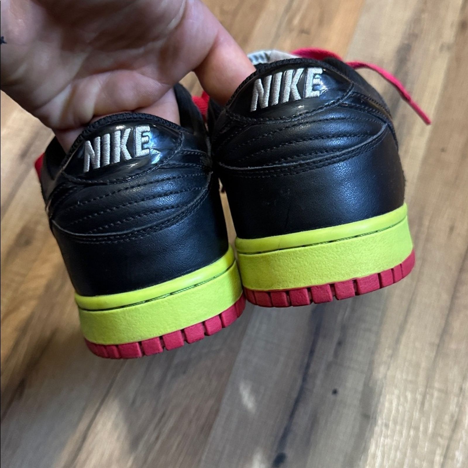 Nike 2008 Nike Dunk Low Neutral Grey Berry Volt Size US 9.5 / EU 42-43 - 5 Thumbnail