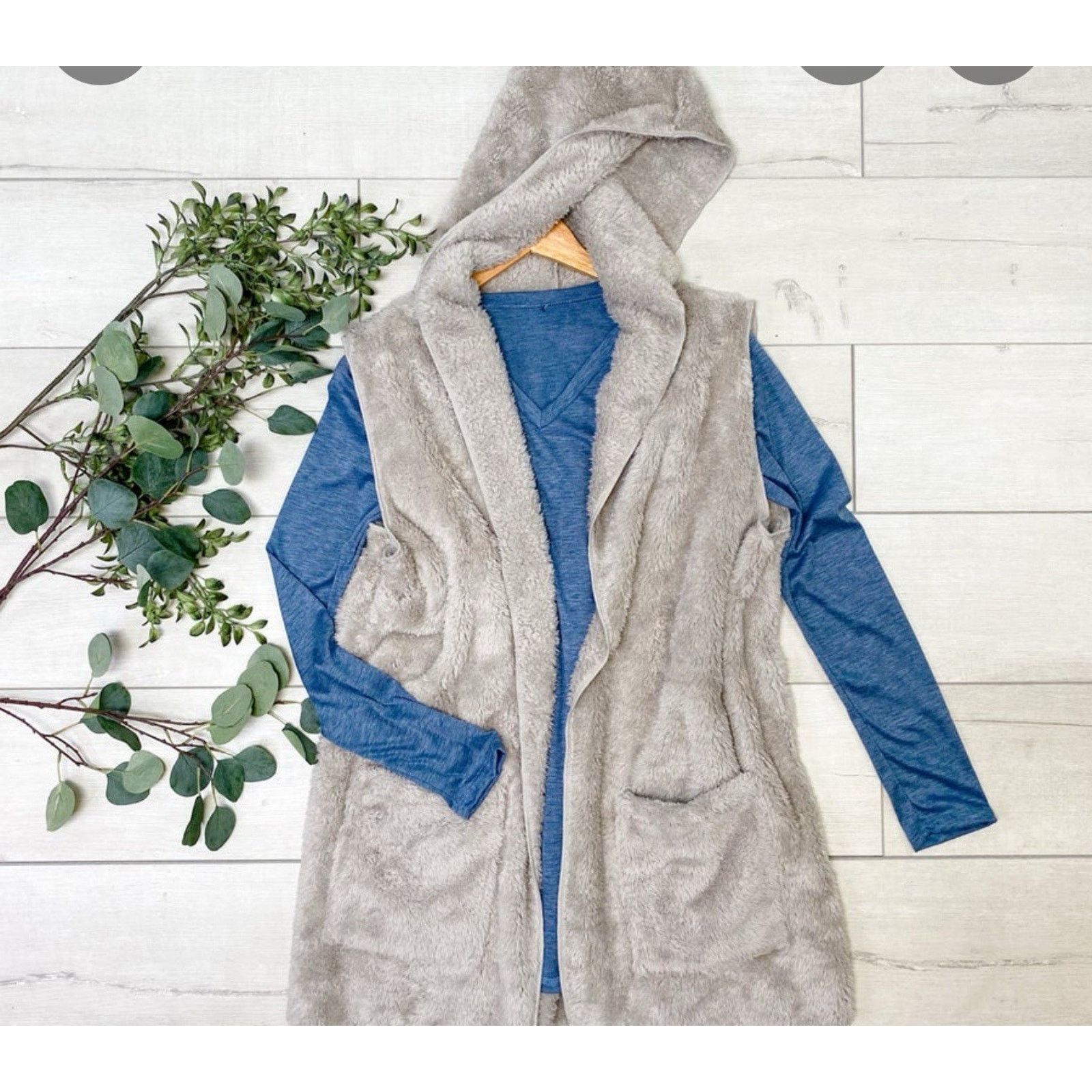& Other Stories Plus Hooded Faux Fur Vest W/square Pockets, Light gray Size 3XL / US 20-22 - 1 Thumbnail