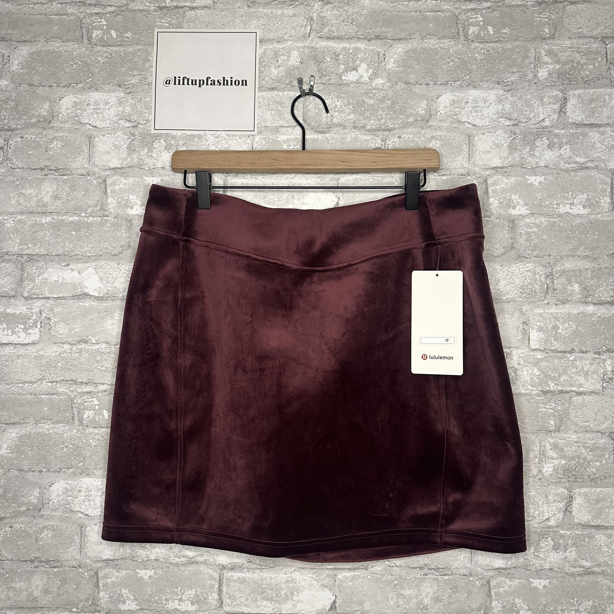 Lululemon Lululemon Scuba High Rise Mini Skirt Velvet NWT Size XL Size 34" / US 12 / IT 48 - 1 Thumbnail