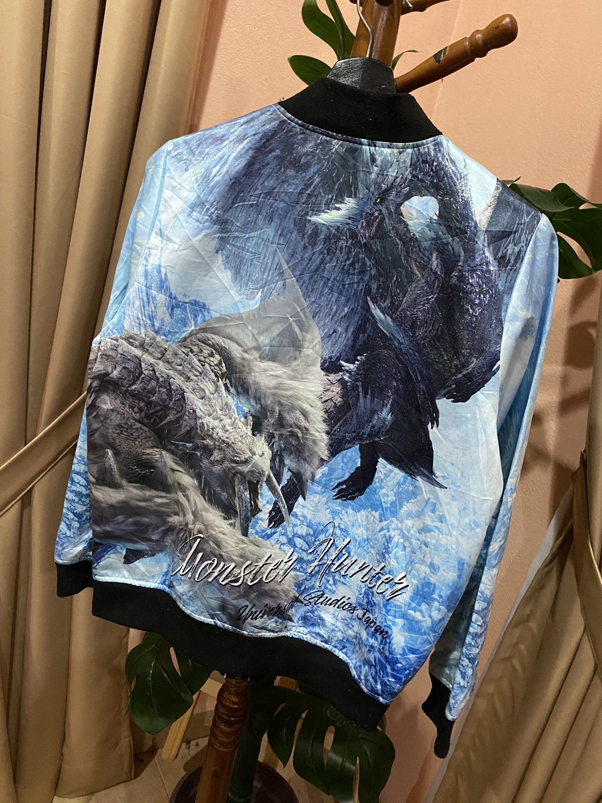 Universal Studios Universal Studios x Capcom Monster Hunter Jacket Ice Dragon Size US M / EU 48-50 / 2 - 9 Thumbnail