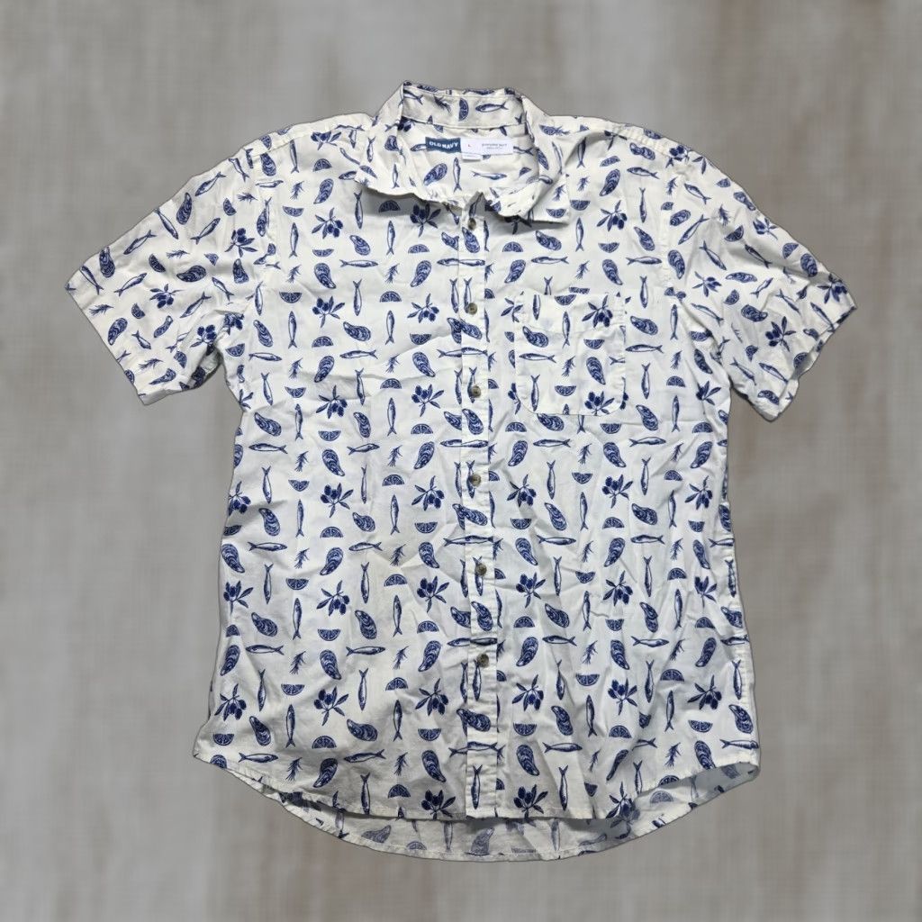 Old Navy Old Navy Men's Short Sleeve Button-Up Shirt Hawaiian All Over Fish Print White L Size US L / EU 52-54 / 3 - 1 Thumbnail