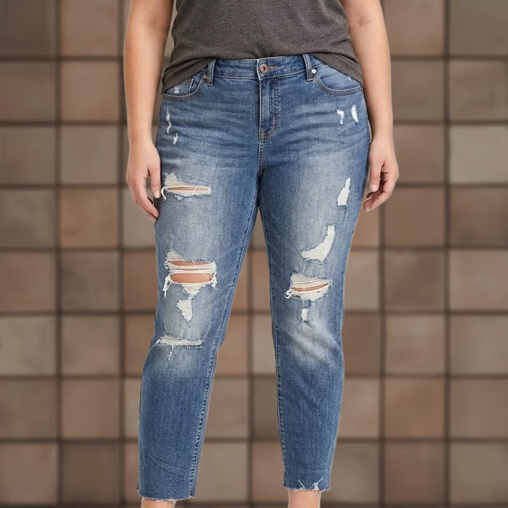 Torrid Torrid Vintage Stretch Crop Boyfriend Jeans Distressed Medium Wash Size 14 Size 36" / US 14 / IT 50 - 1 Thumbnail