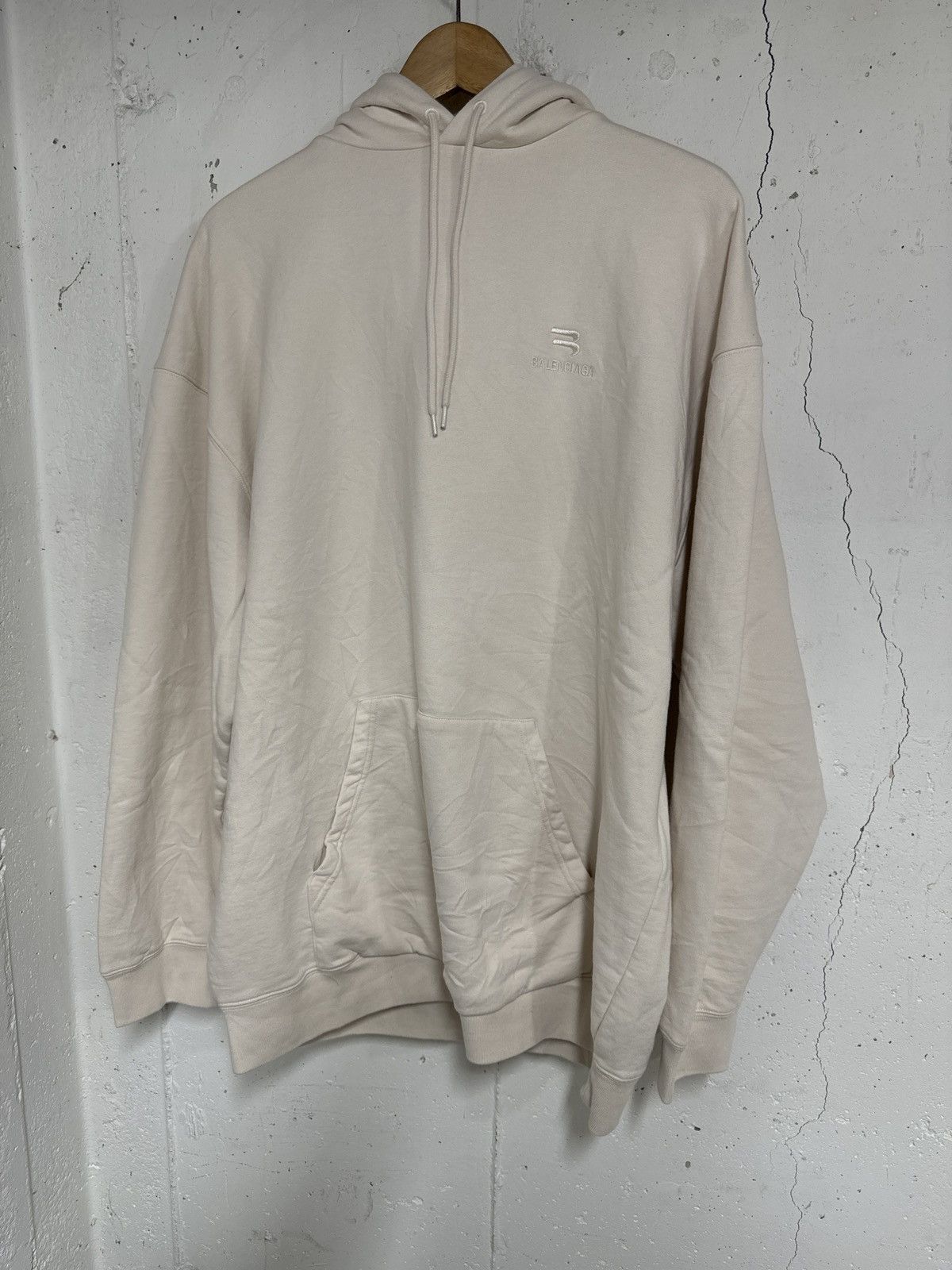 Balenciaga Balenciaga Sport B Logo Hoodie Cream XL Size US XL / EU 56 / 4 - 2 Thumbnail
