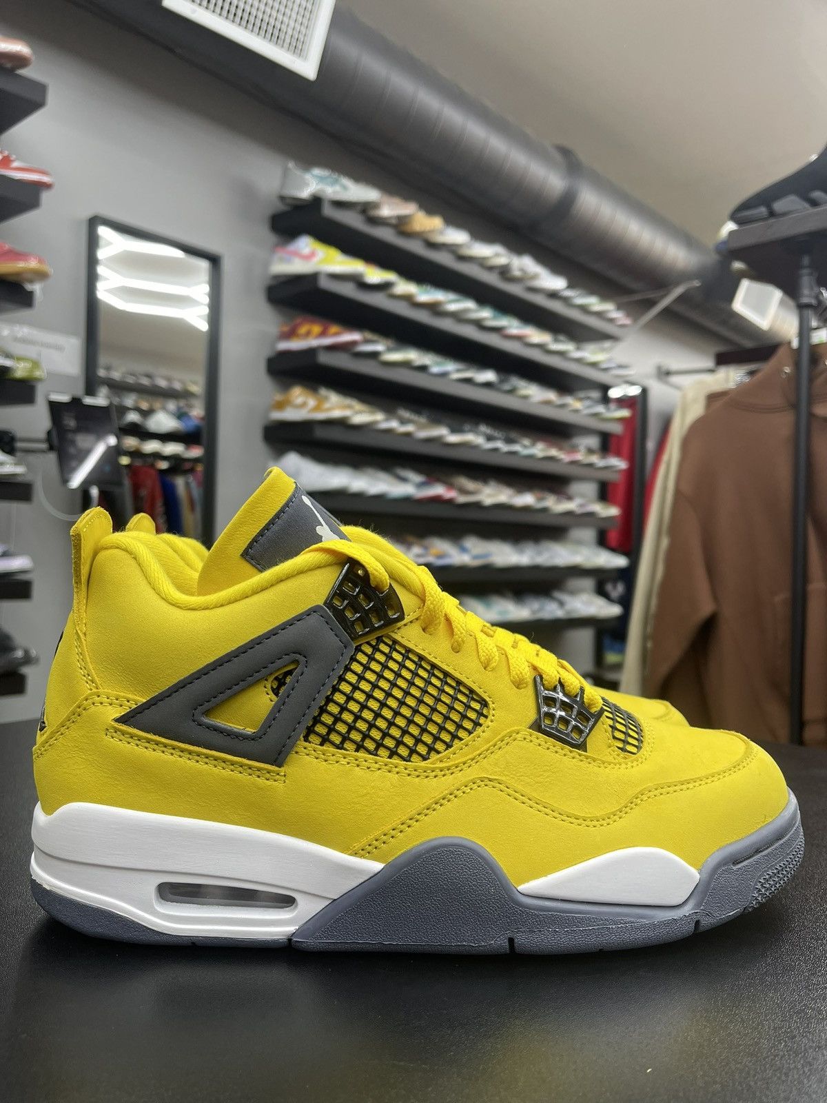 Size 9 - Jordan 4 Lightning (2021) Brand New