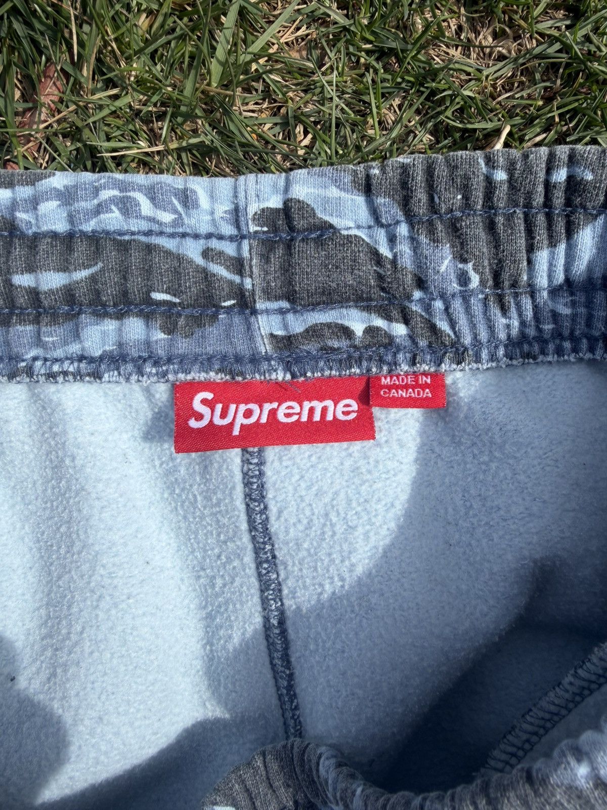 Supreme Supreme Small Box Sweatpants (FW24) Blue Tiger Camo Size US 34 / EU 50 - 4 Thumbnail
