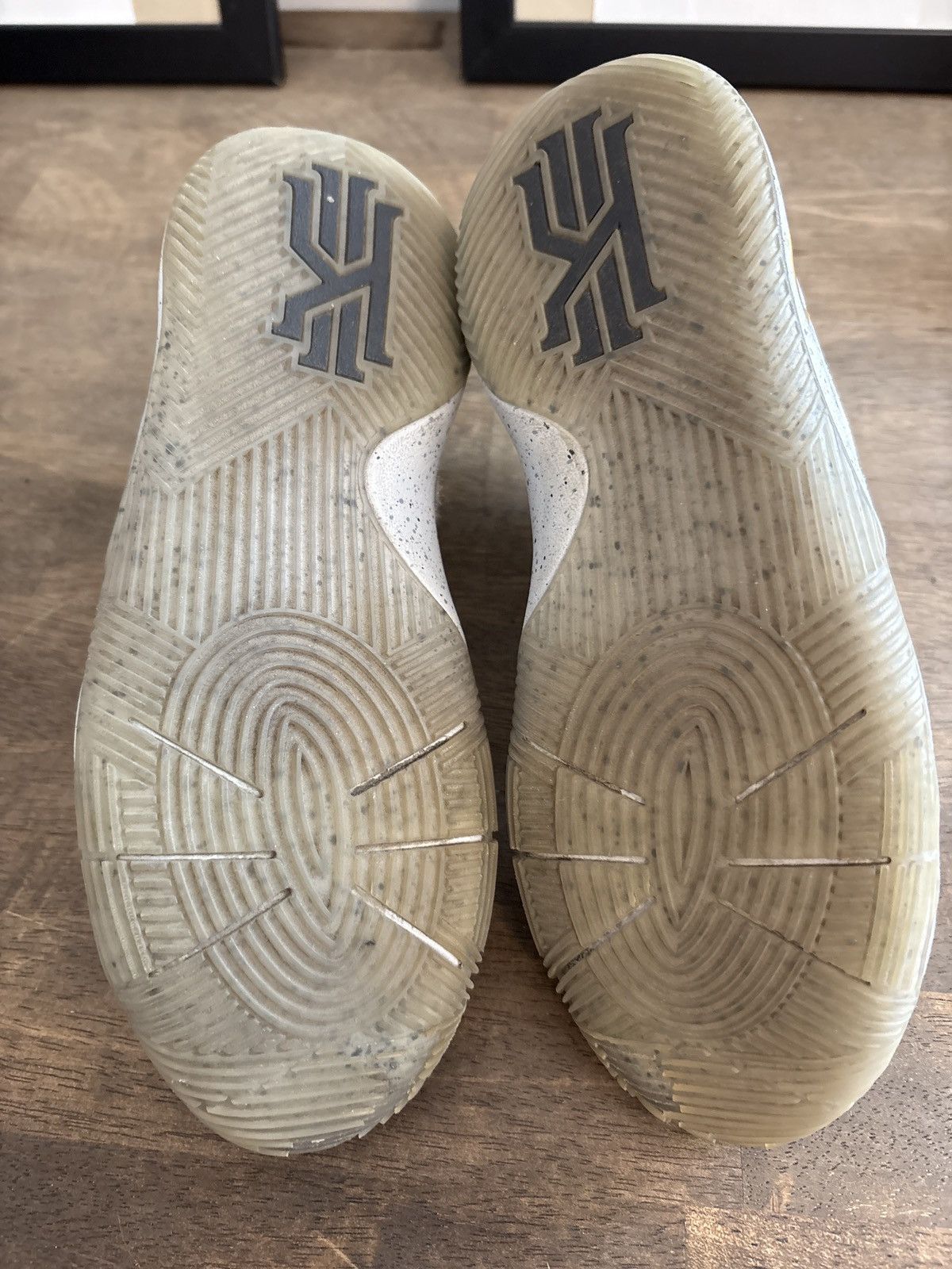 Nike Kyrie 2 GS Wolf Grey Size US 6.5 / EU 39-40 - 5 Thumbnail
