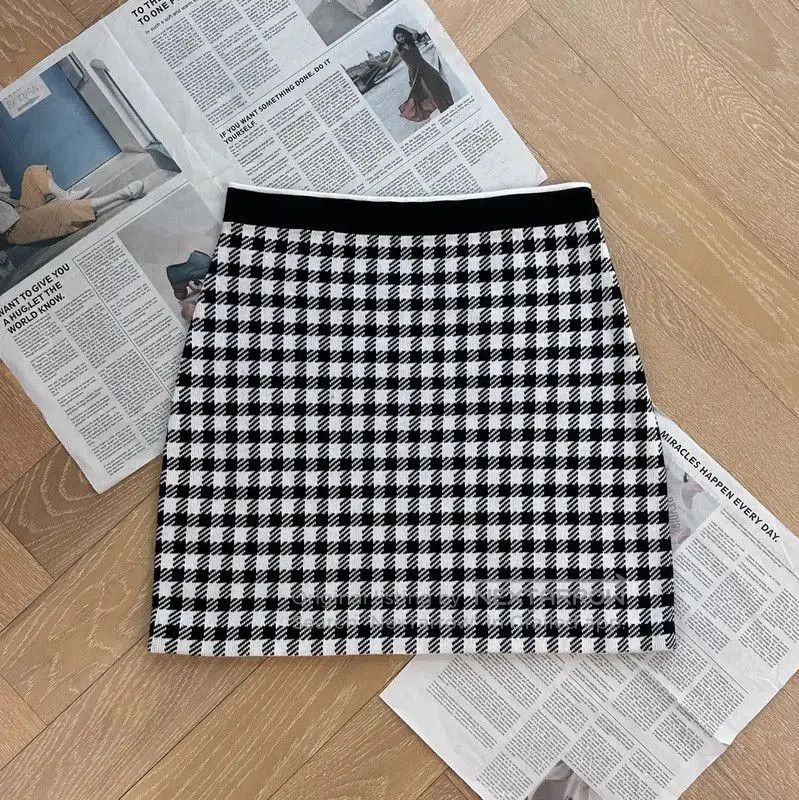 Miu Miu Miu Miu Black Checkered Pattern Mini Skirt . Size 26" / US 2 / IT 38 - 2 Thumbnail