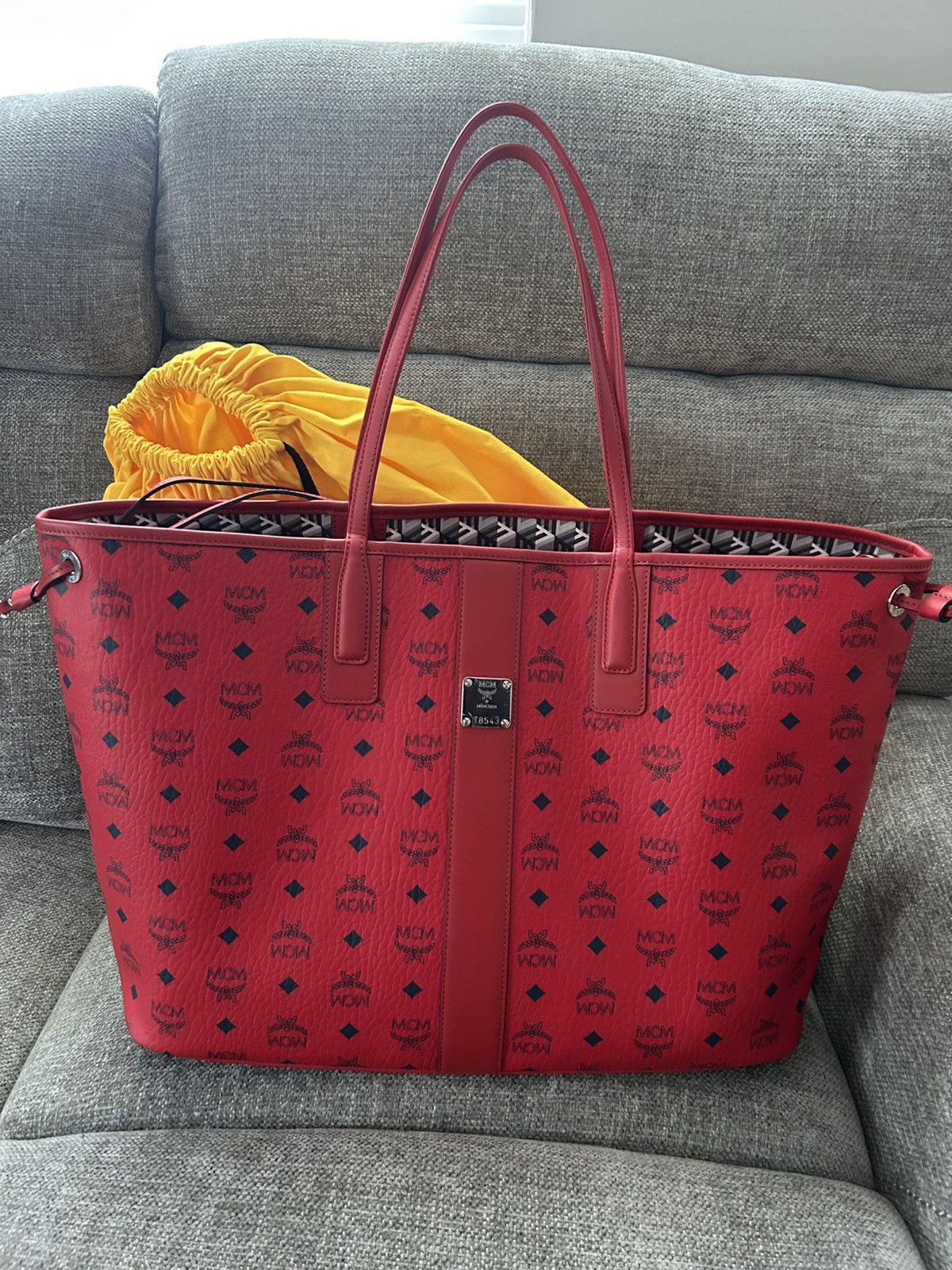 MCM Large Liz Reversible Shopper - Candy Red Size ONE SIZE - 1 Thumbnail