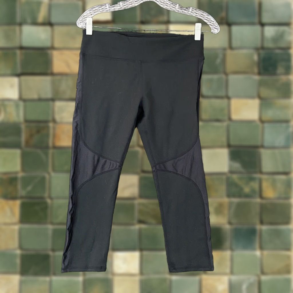 Fabletics VINTAGE Fabletics Women's Activewear Yoga Capris Medium Black Compression Athletic Pants Size 32" / US 10 / IT 46 - 1 Thumbnail