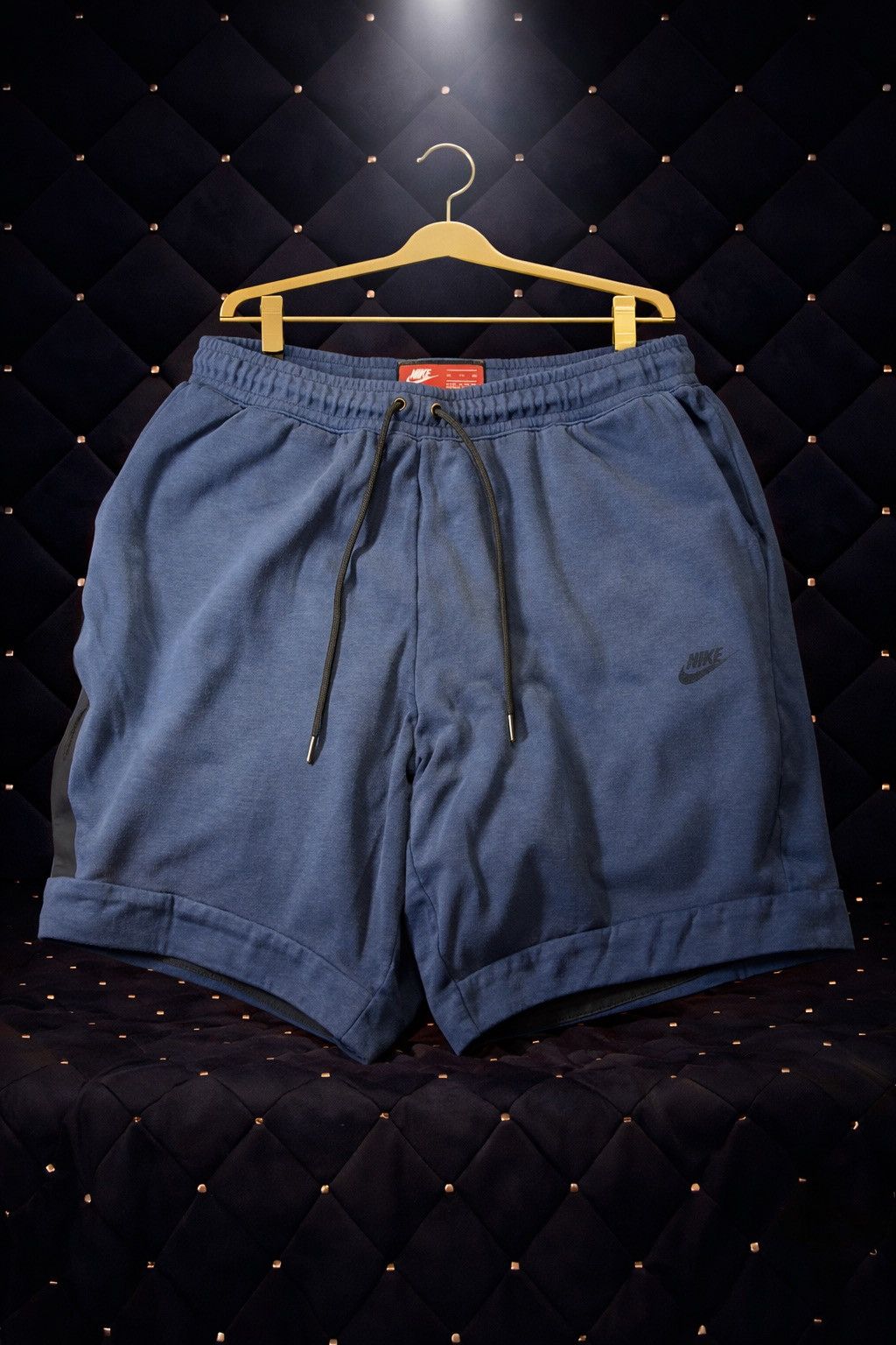 Nike NIKE TECH ICONIC SWOOSH LOGO MOTIF SHORTS Size US 34 / EU 50 - 1 Preview