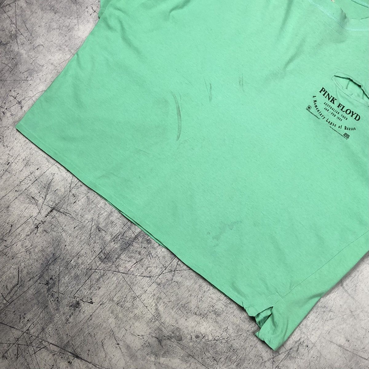 Pink Floyd Rare 1988 Pink Floyd Australian Tour Tee Size US L / EU 52-54 / 3 - 8 Thumbnail