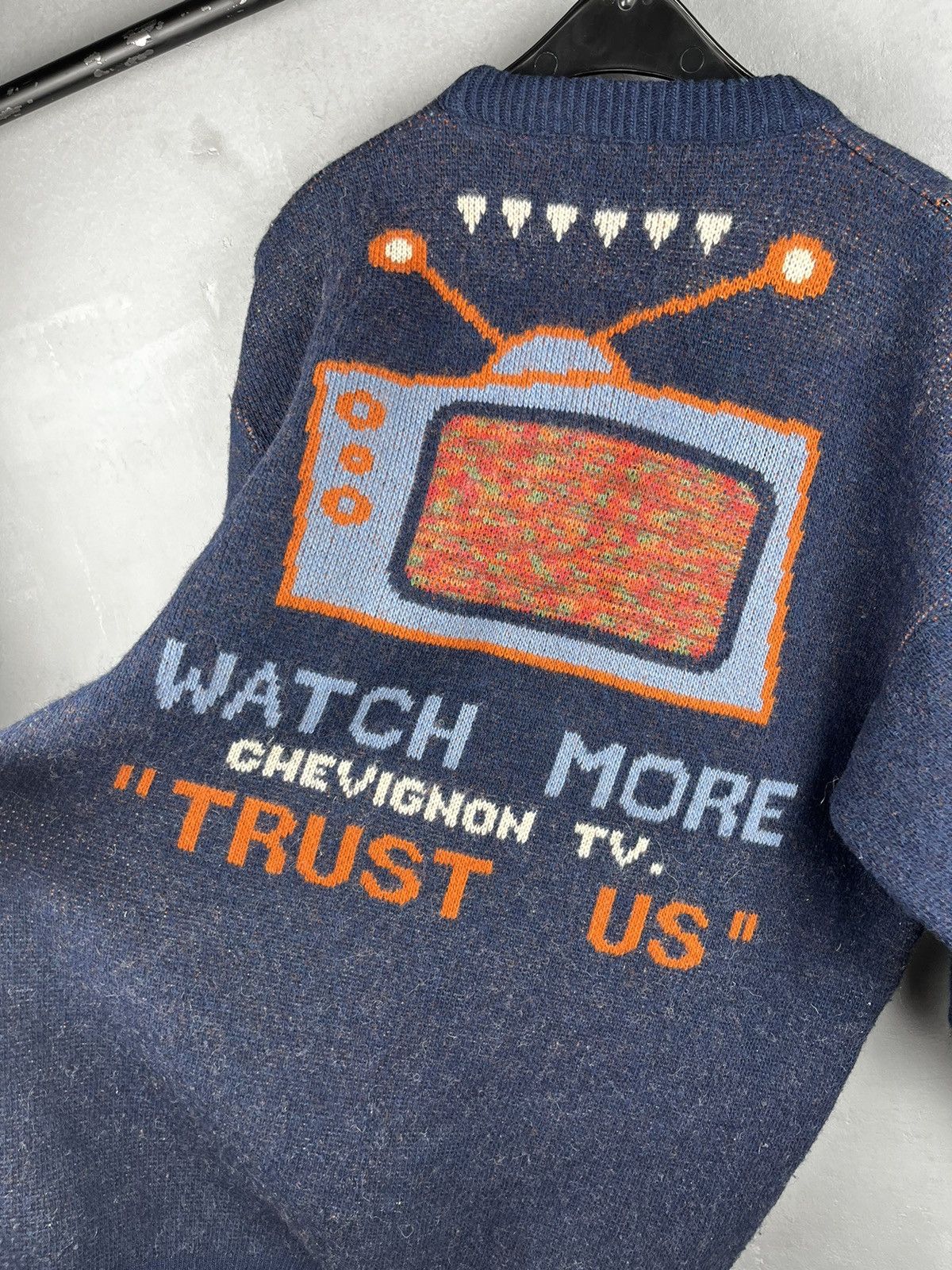 CHEVIGNON TV Art KNITWEAR sweater