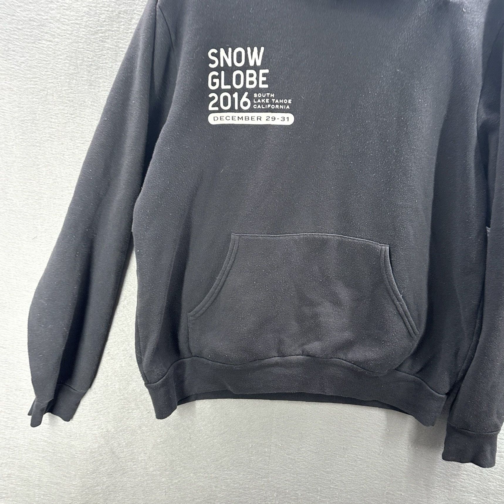 Gildan Snowglobe Music Festival 2016 Hoodie Sweatshirt Mens L Chainsmokers Flume Odesza Nike Shirt Size US L / EU 52-54 / 3 - 3 Thumbnail