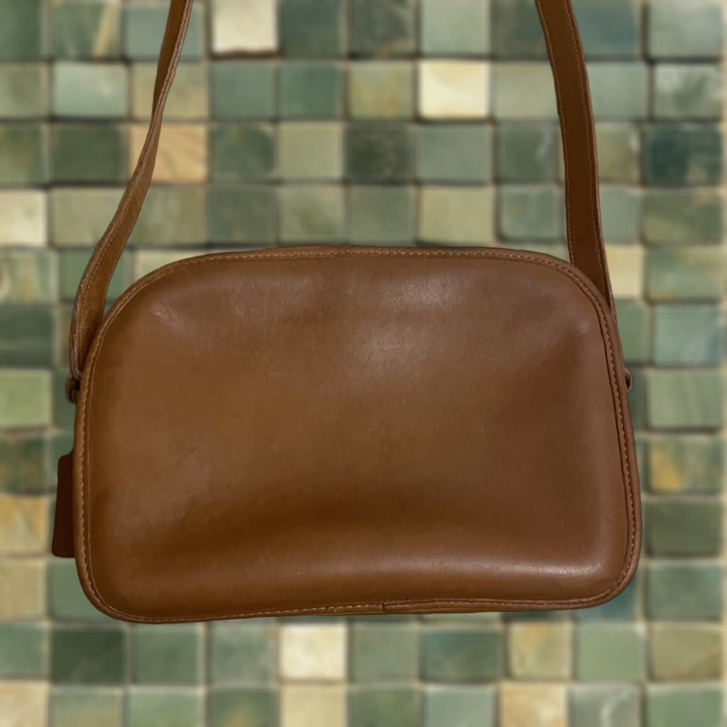 Coach VINTAGE COACH Lewiston Crossbody Bag British Tan 1990s Leather Small Womens Bags Boho Size ONE SIZE - 1 Thumbnail