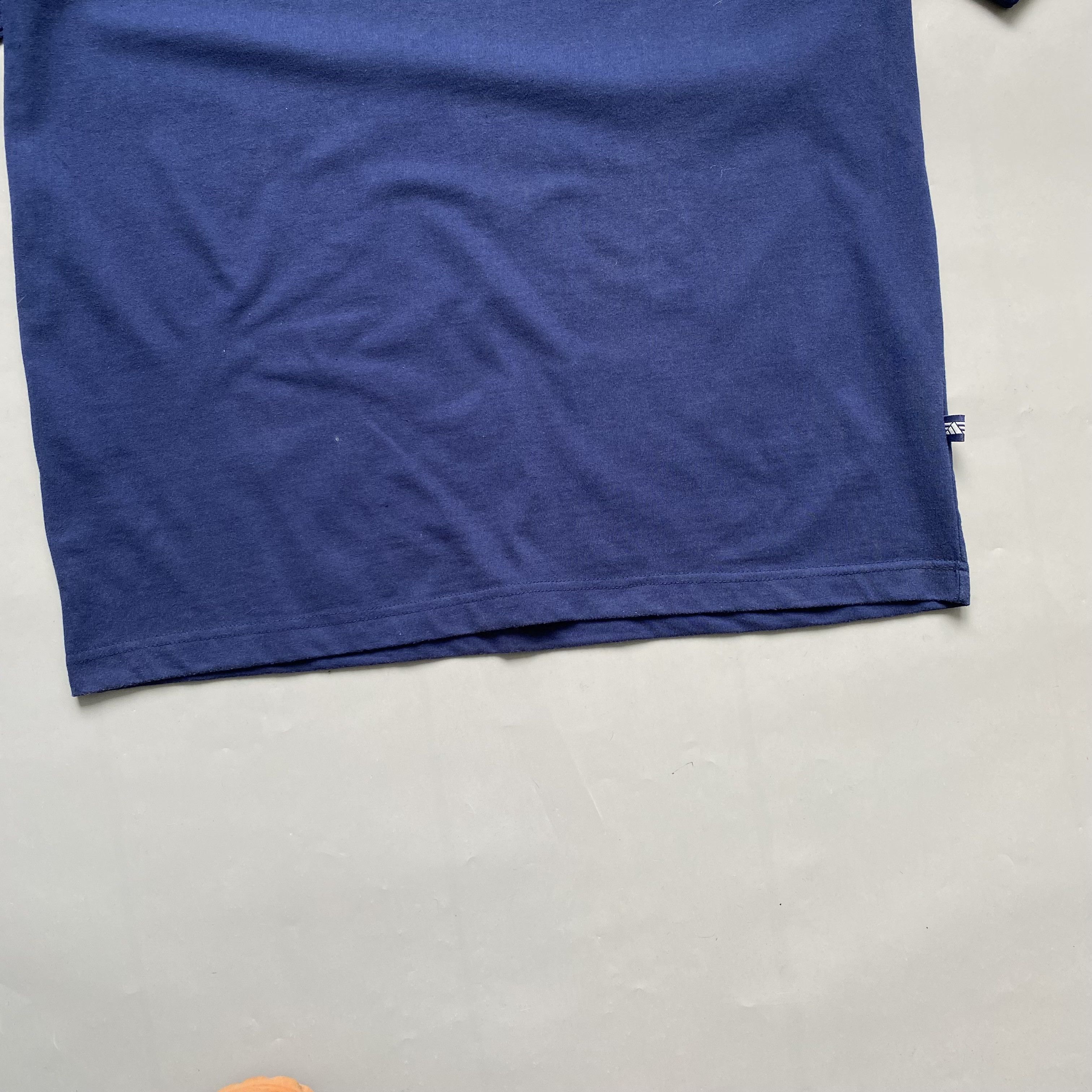 Adidas Vintage 90s Adidas Tee mini logo thre striped sportwear Size US L / EU 52-54 / 3 - 3 Thumbnail