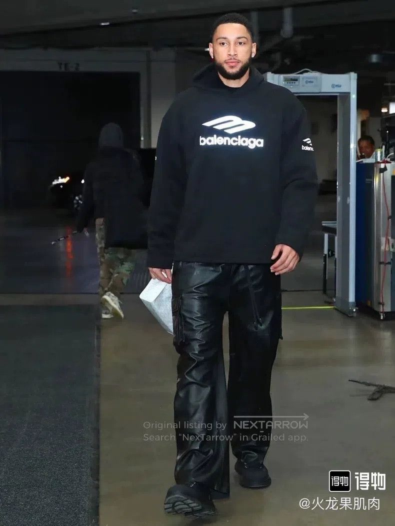 Balenciaga Balenciaga Hooded Long Sleeve Pullover Hoodie Size US S / EU 44-46 / 1 - 9 Thumbnail
