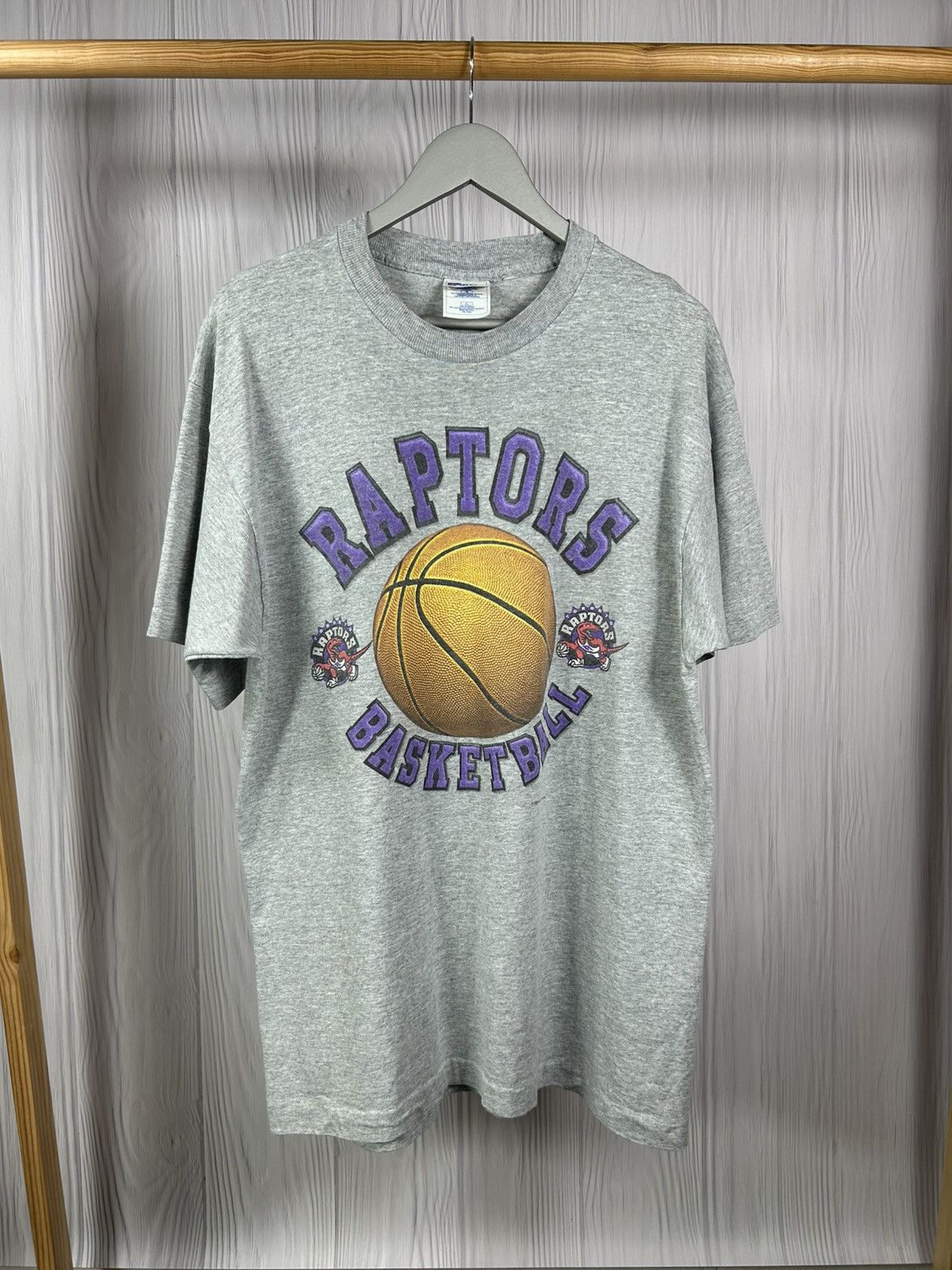 NBA Vintage 1997 Raptors Basketball NBA T-Shirt Size L Size US L / EU 52-54 / 3 - 1 Thumbnail