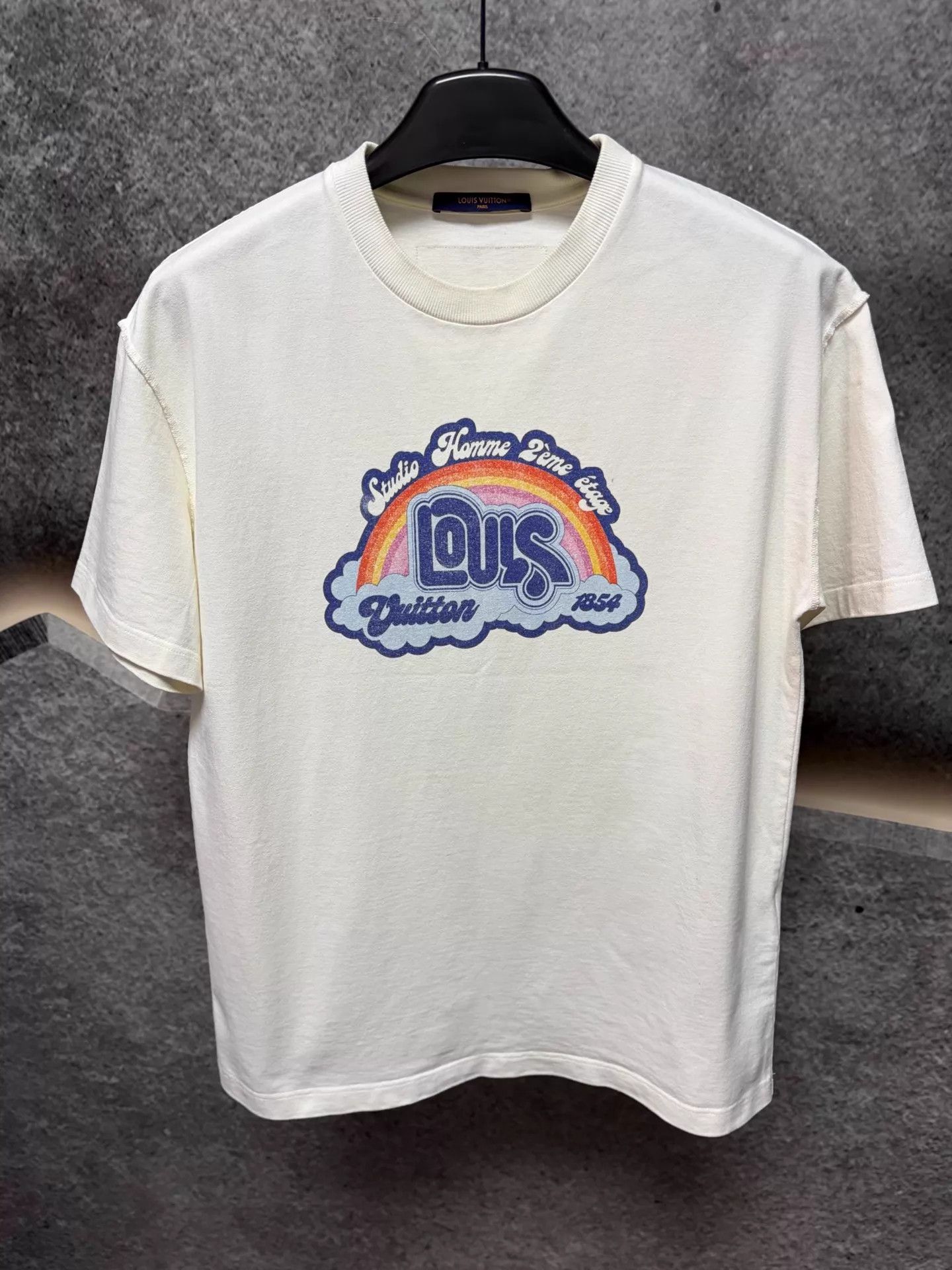 Louis Vuitton LV Rainbow Logo Short Tee M White Size US M / EU 48-50 / 2 - 1 Thumbnail
