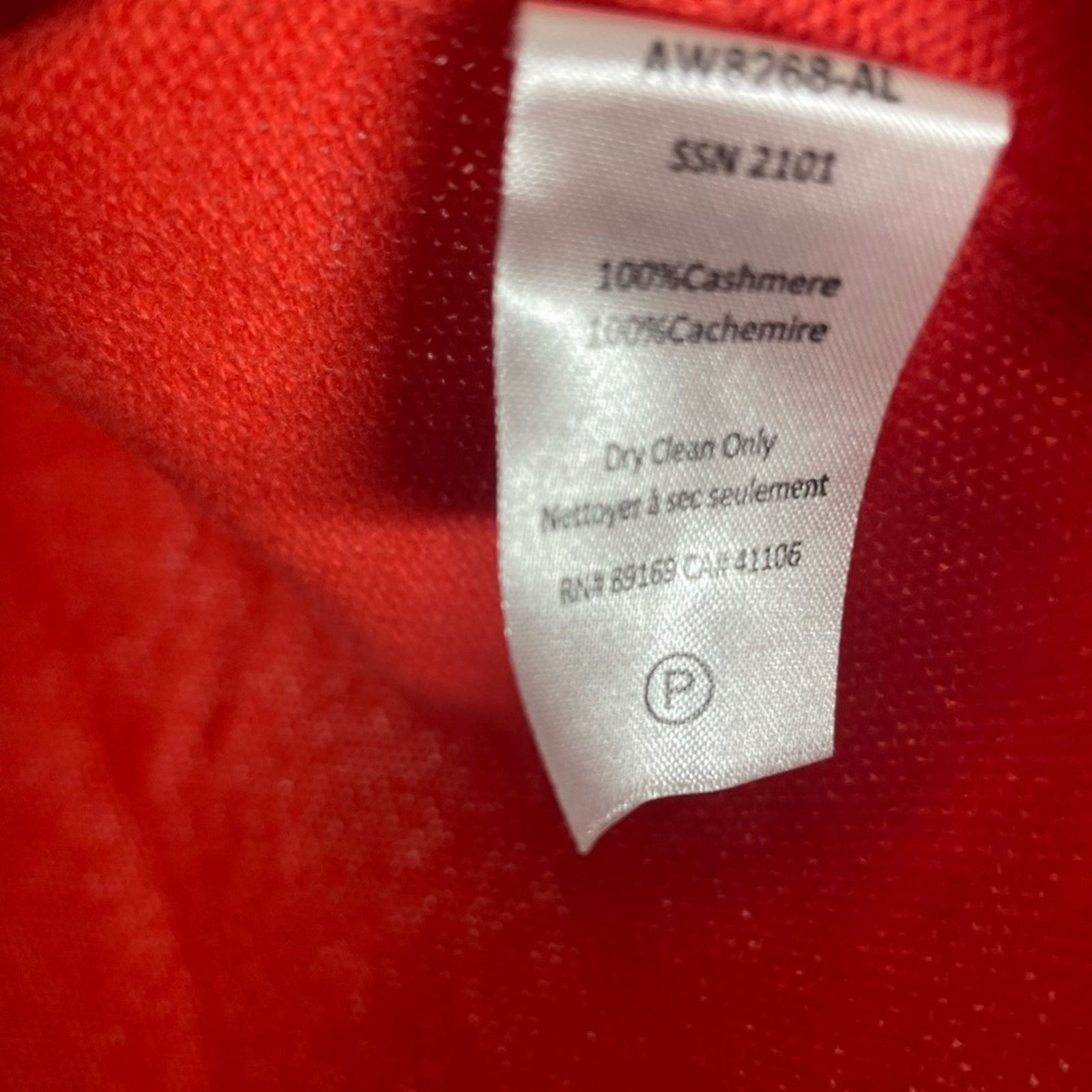 Aritzia Aritzia Cashmere Bright Red V-Neck Sweater Size M / US 6-8 / IT 42-44 - 4 Thumbnail