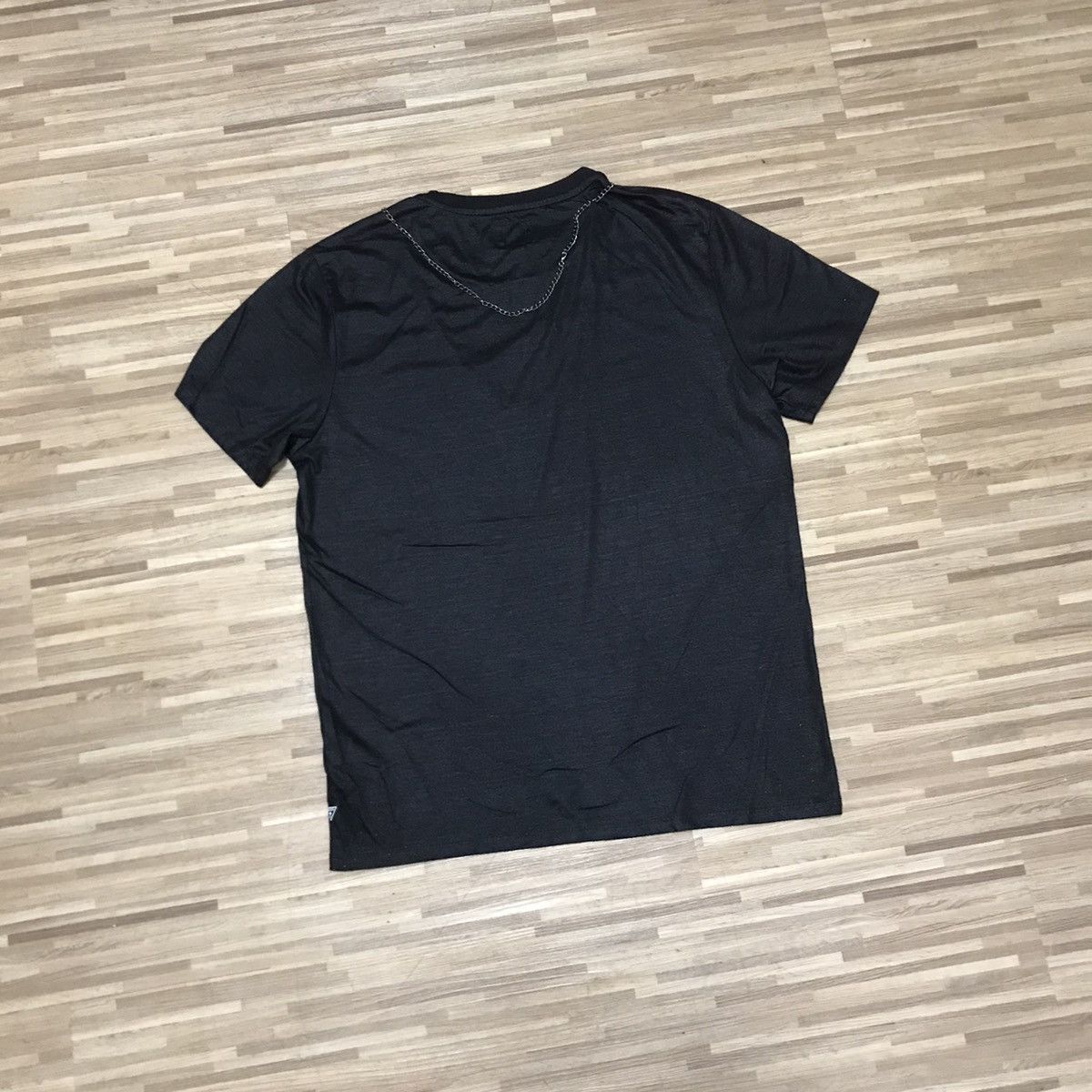 Guess GUESS LOS ANGELES CHAINED DISIGNER RARE TEE Size M / US 6-8 / IT 42-44 - 9 Thumbnail