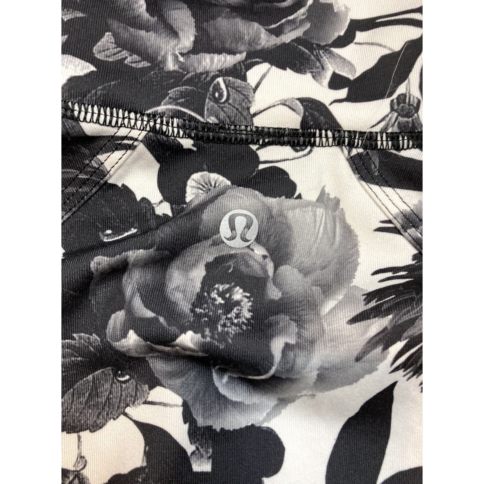 Lululemon Lululemon Nice Asana Jacket Women Sz 4 Brisk Bloom Floral Full Zip Black White Size S / US 4 / IT 40 - 6 Thumbnail