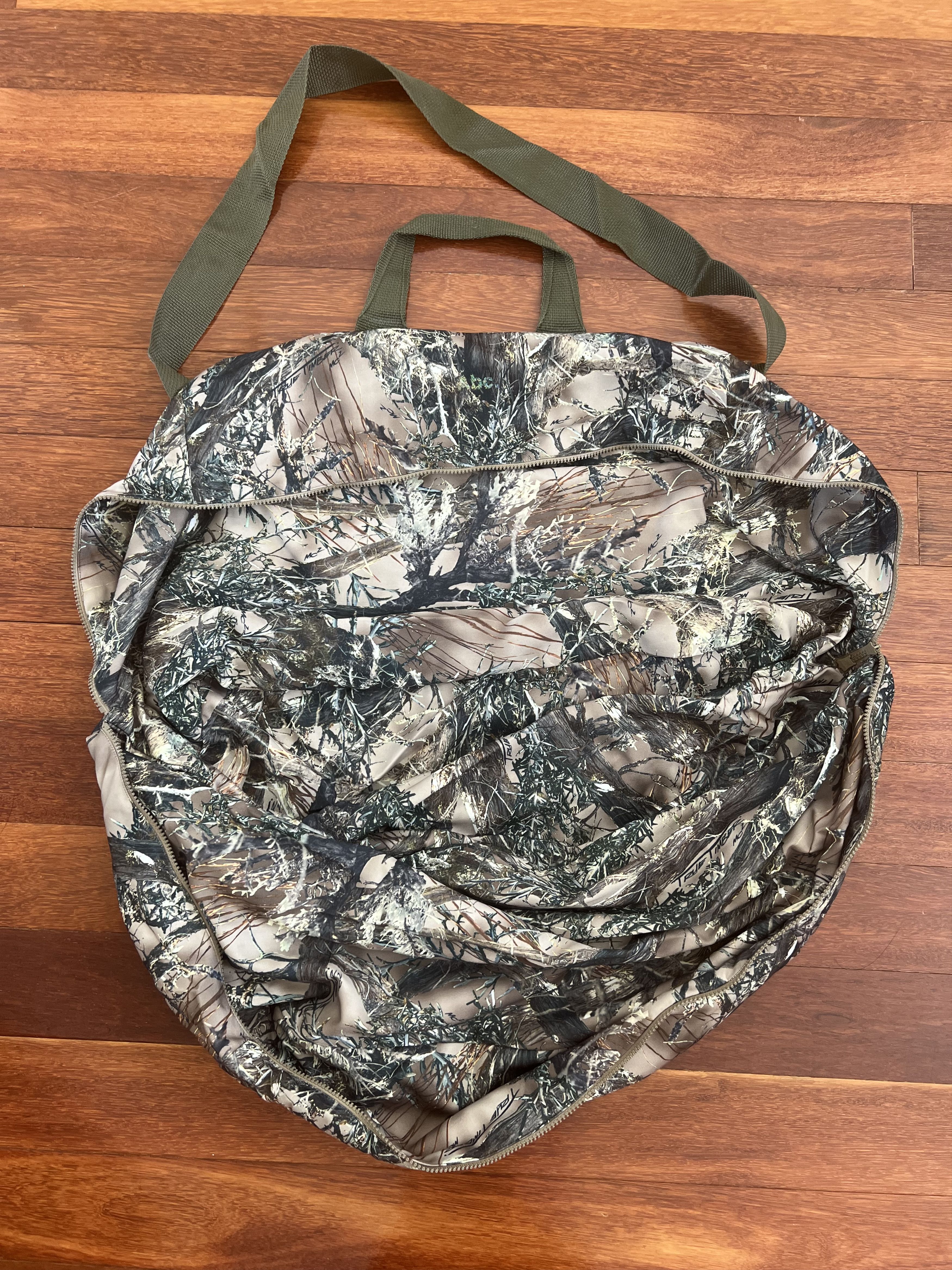 Advisory Board Crystals 💚 2019 Advisory Board Crystals Tree Camo Duffel Bag NEW Size ONE SIZE - 8 Thumbnail