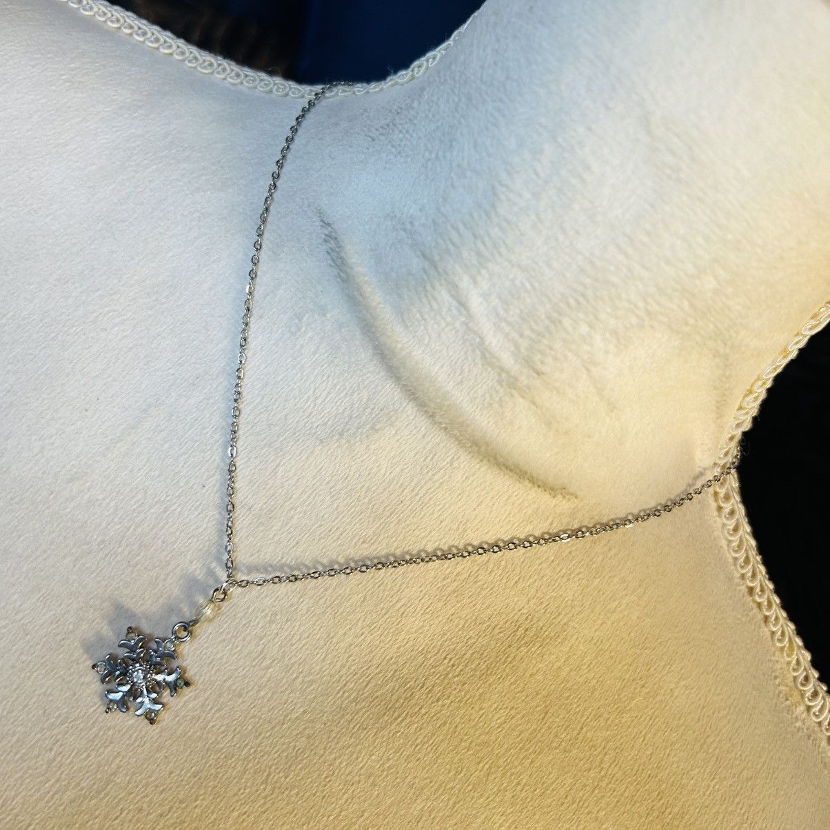 Handmade Handcrafted faceted clear rhinestone snowflake necklace Size ONE SIZE - 2 Thumbnail