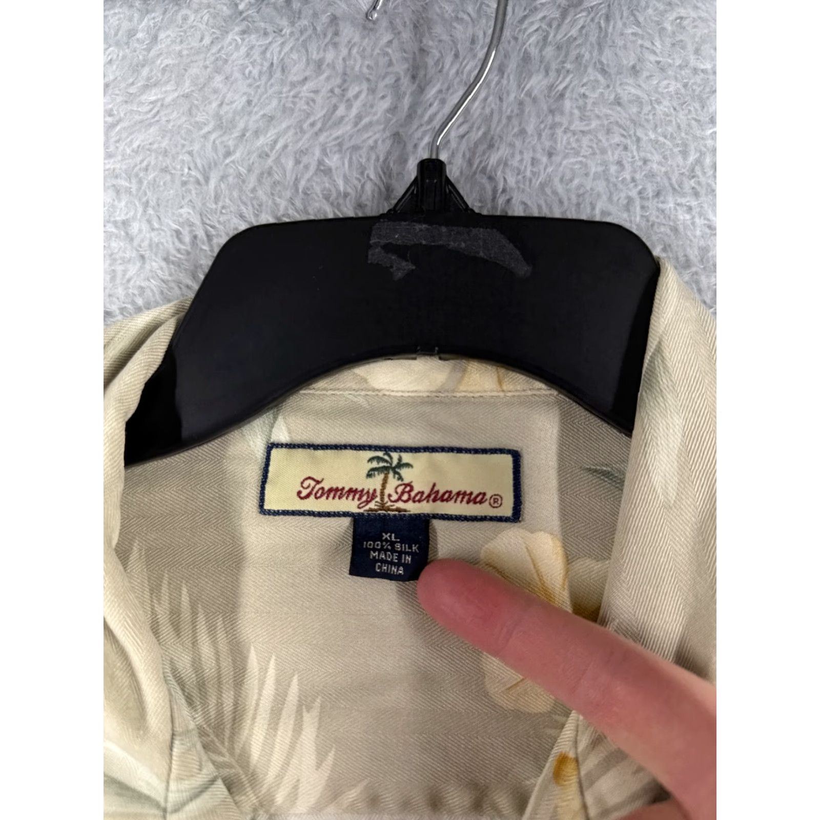 Tommy Bahama Tommy Bahama Shirt Men XL Beige Floral Herringbone 100% Silk Hawaiian Button-Up Short Sleeve Size US XL / EU 56 / 4 - 7 Thumbnail
