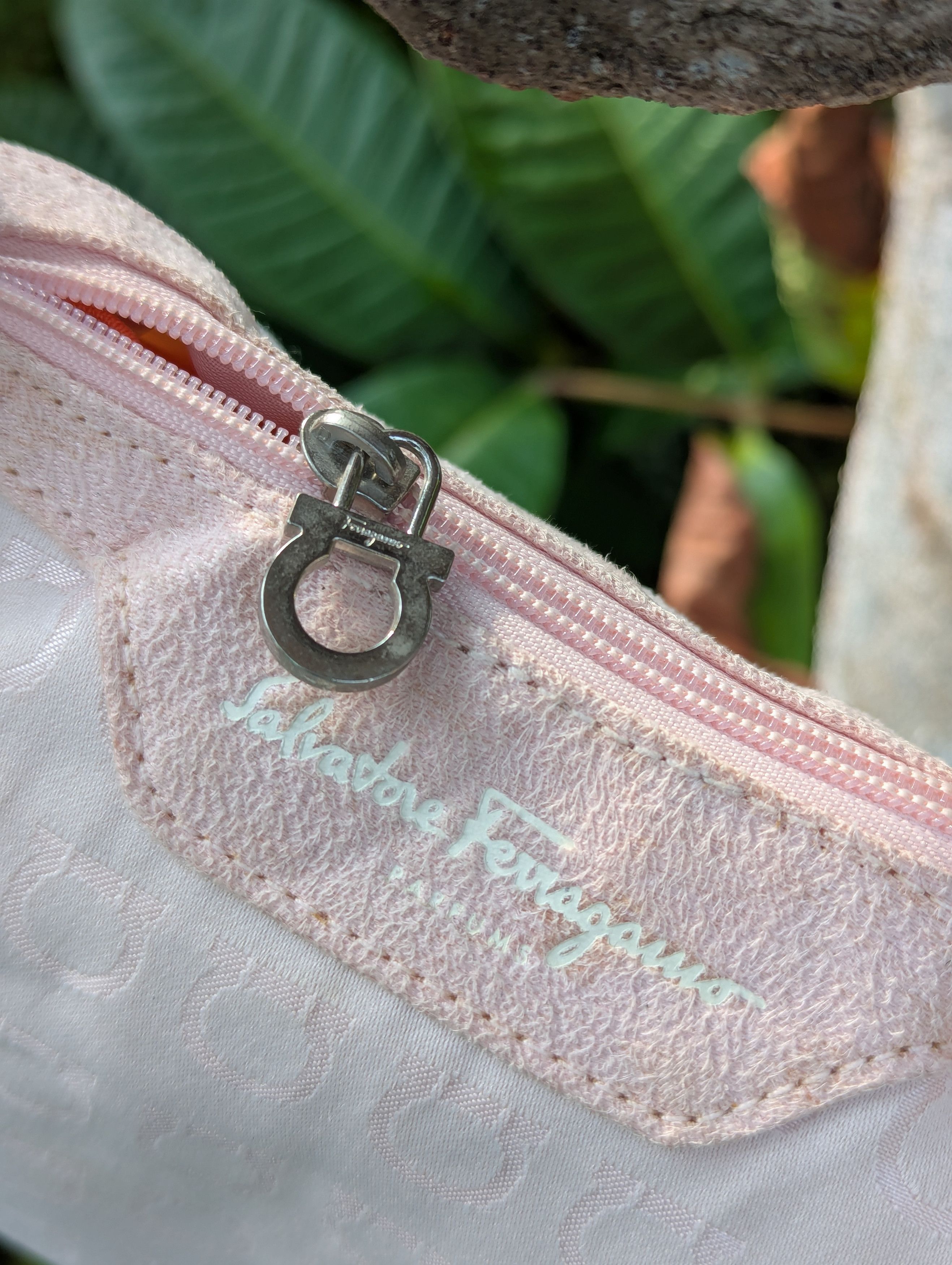 Salvatore Ferragamo 🔥FREE SHIPPING🔥Salvatore Ferragamo Gancini Mini Handbag Size ONE SIZE - 6 Thumbnail