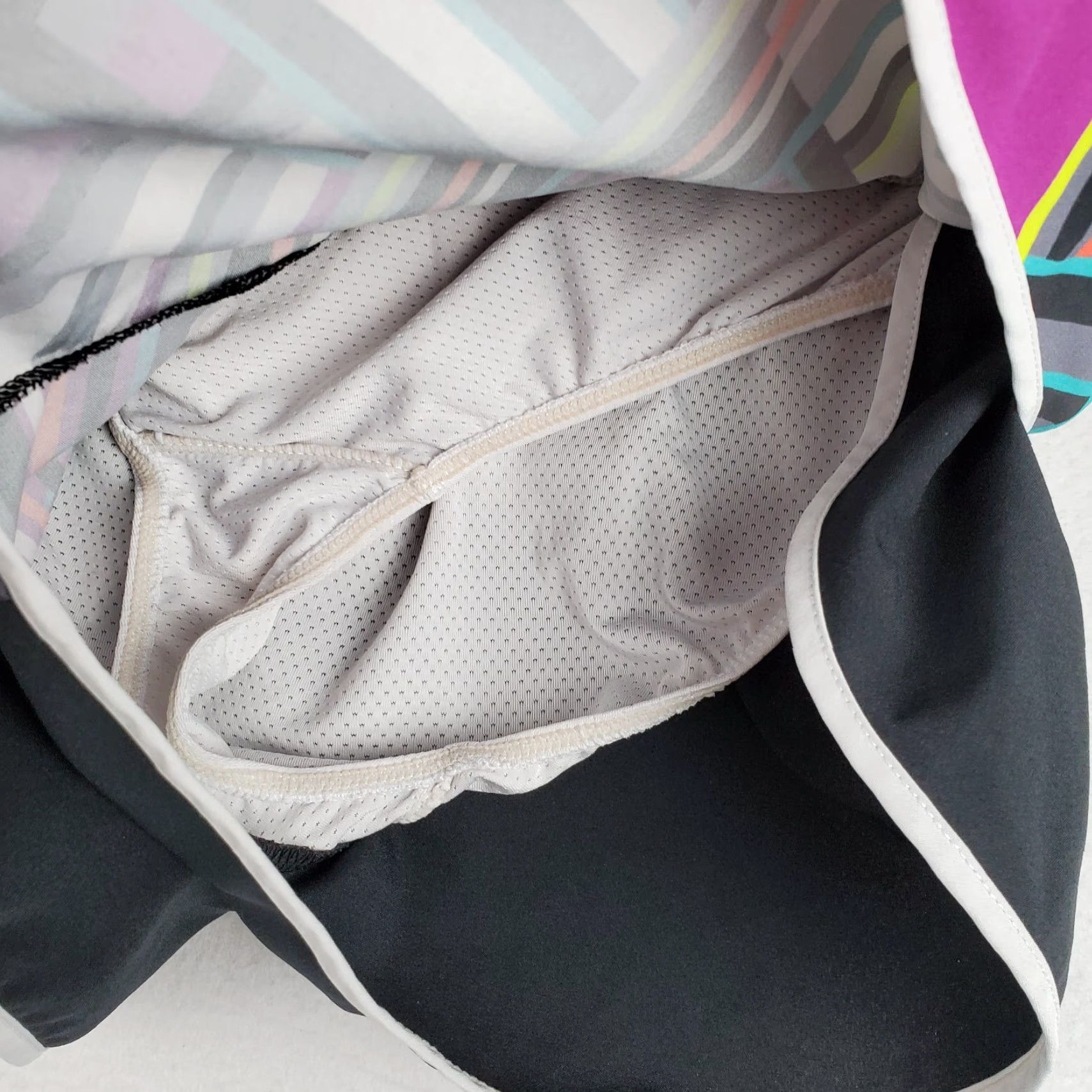 Fabletics Fabletics Running Shorts Women's XS Multicolor Abstract Polyester Stretch Lined Sh Size 26" / US 2 / IT 38 - 7 Thumbnail