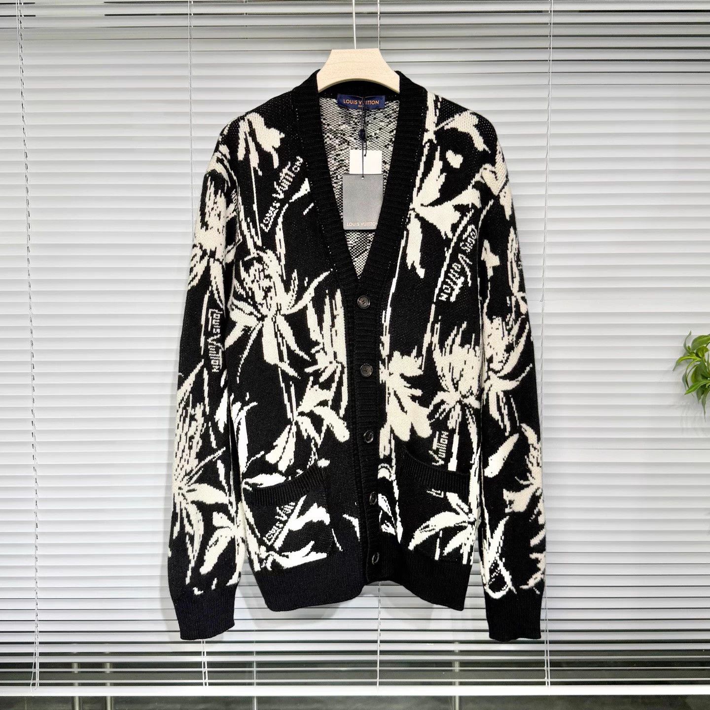 Louis Vuitton LV knit cardigan black coconut tree jacquard S Size US S / EU 44-46 / 1 - 1 Thumbnail