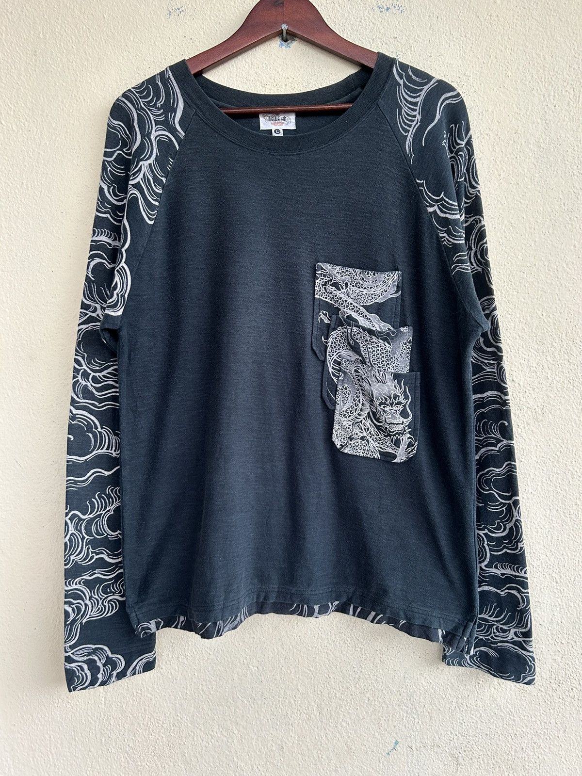 Japanese Brand Karakuri Tamashii Dragon Embroidered Tri Pockets Tshirt Size US L / EU 52-54 / 3 - 2 Thumbnail