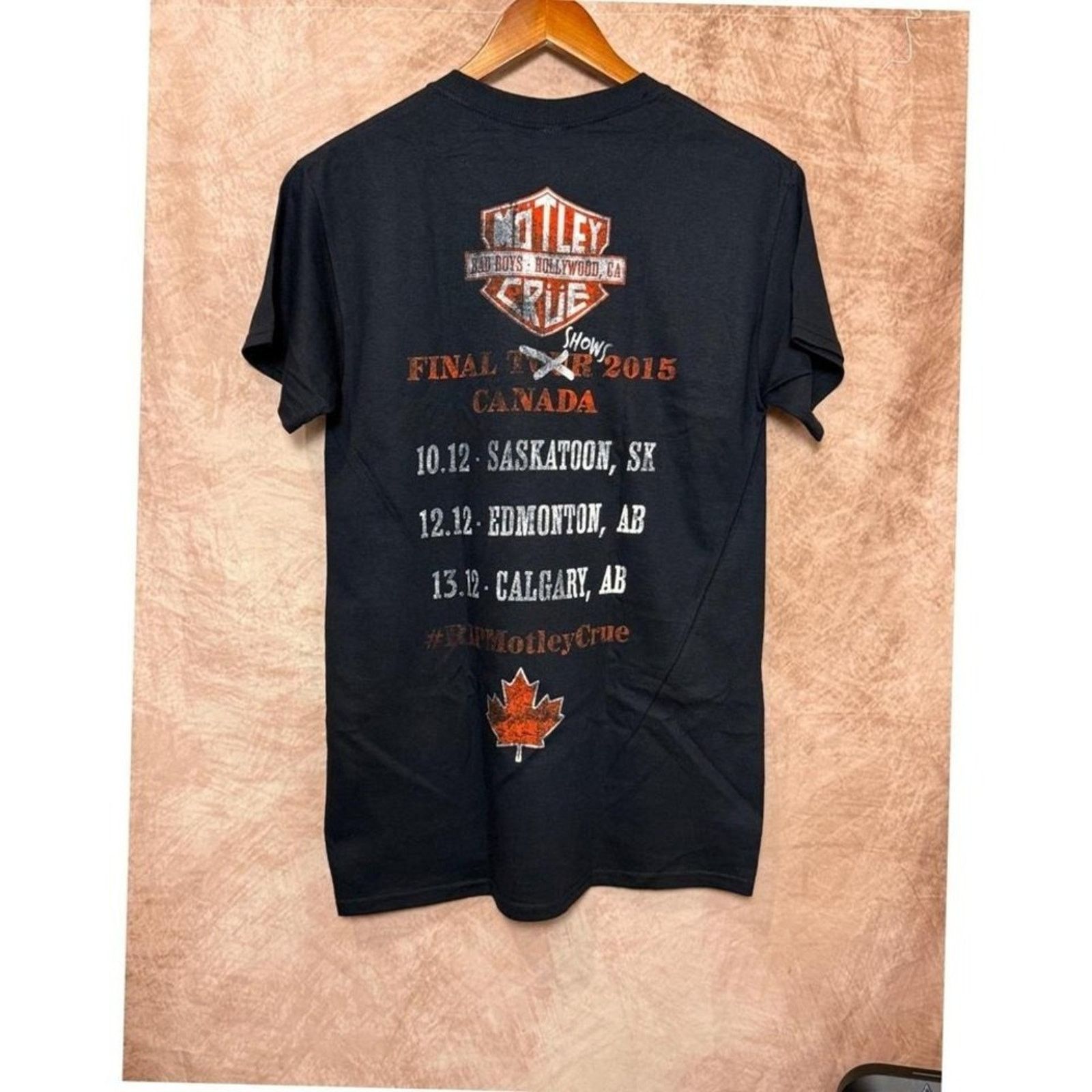 Gildan Motley Crue Final Tour 2015 Canada Tee Size S NWOT Size US S / EU 44-46 / 1 - 4 Thumbnail