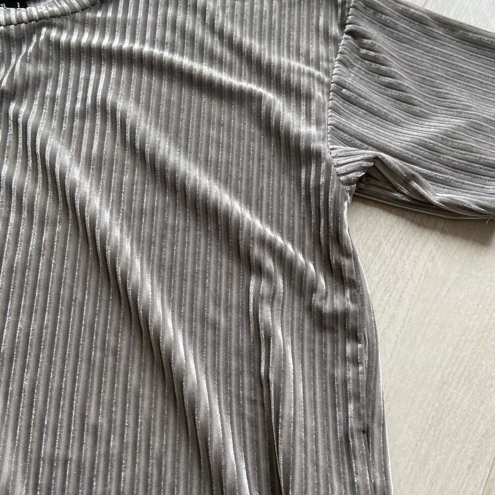 Designer Chic Gray Velvet Striped Cropped Tee Size S / US 4 / IT 40 - 2 Thumbnail