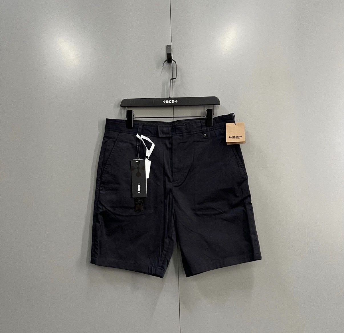 Burberry Burberry Solid Straight-Leg Shorts J41 Size US 34 / EU 50 - 1 Thumbnail