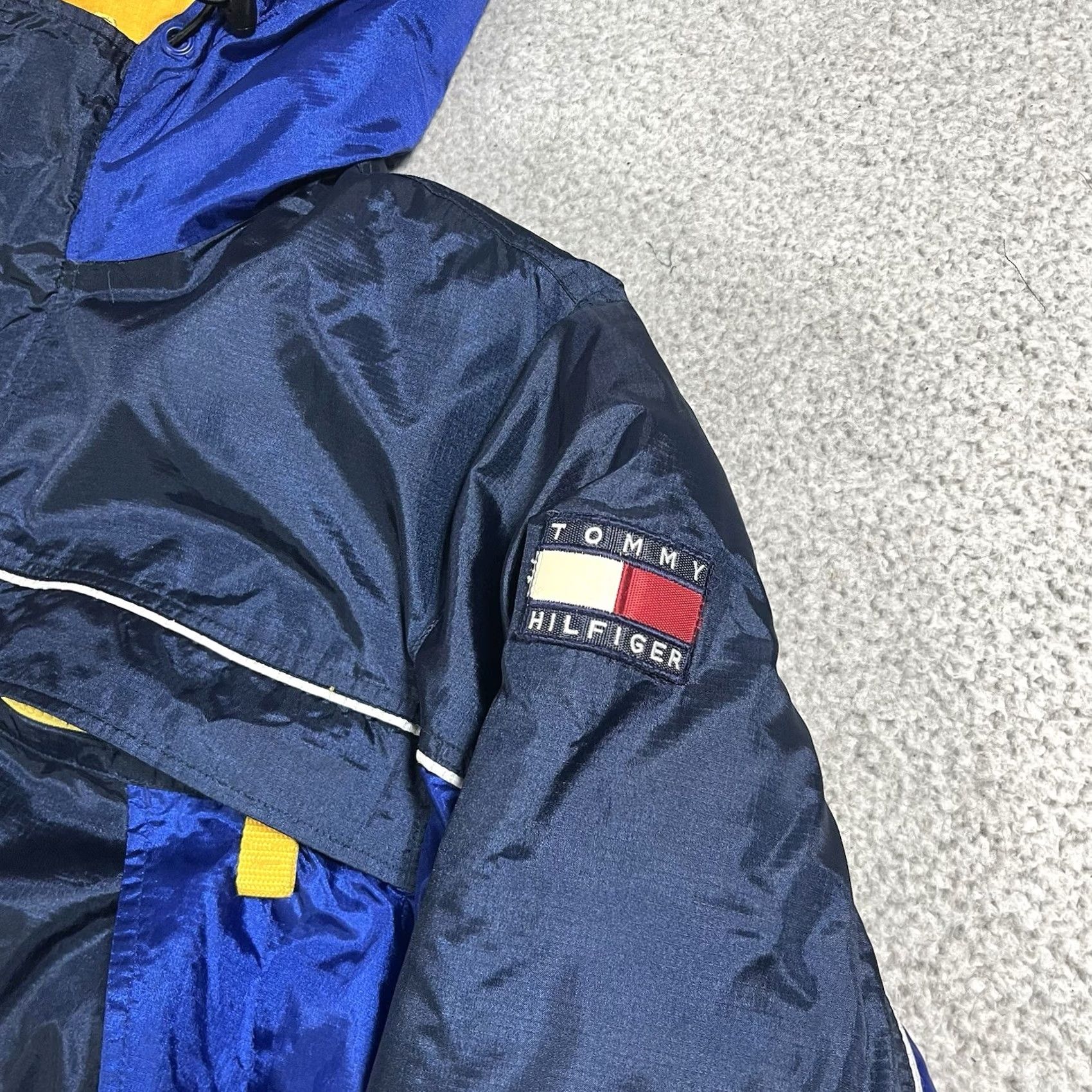 Tommy Hilfiger VINTAGE Tommy Hilfiger Jacket Men Large Blue Goose Down Ski Puffer Parka Size US L / EU 52-54 / 3 - 4 Thumbnail