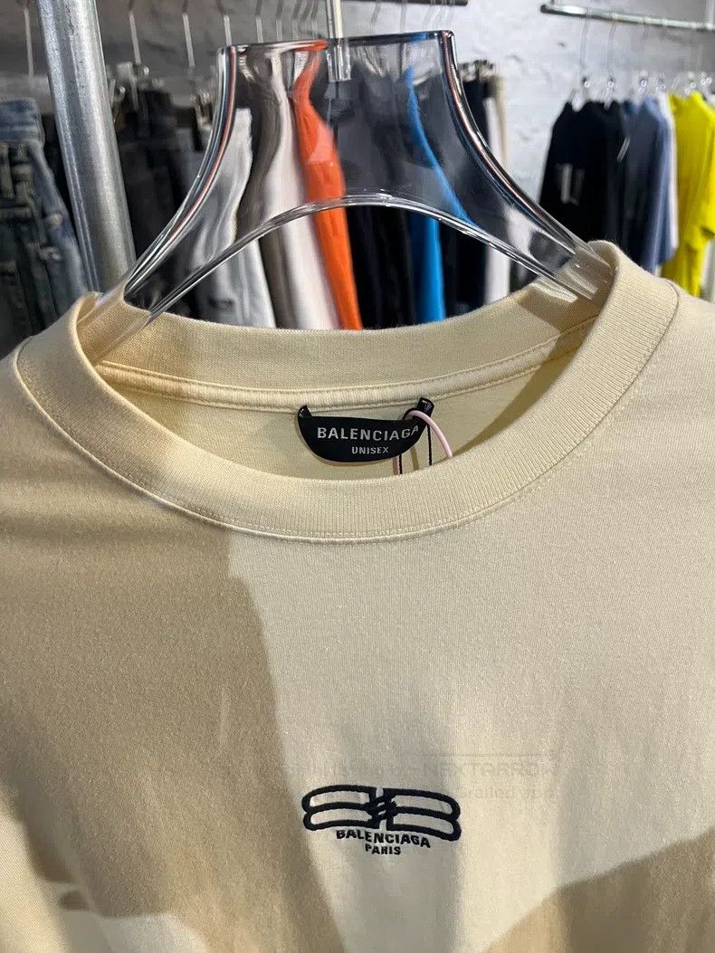 Balenciaga Balenciaga Beige Buckle Embroidered Short Sleeve Size US S / EU 44-46 / 1 - 3 Thumbnail
