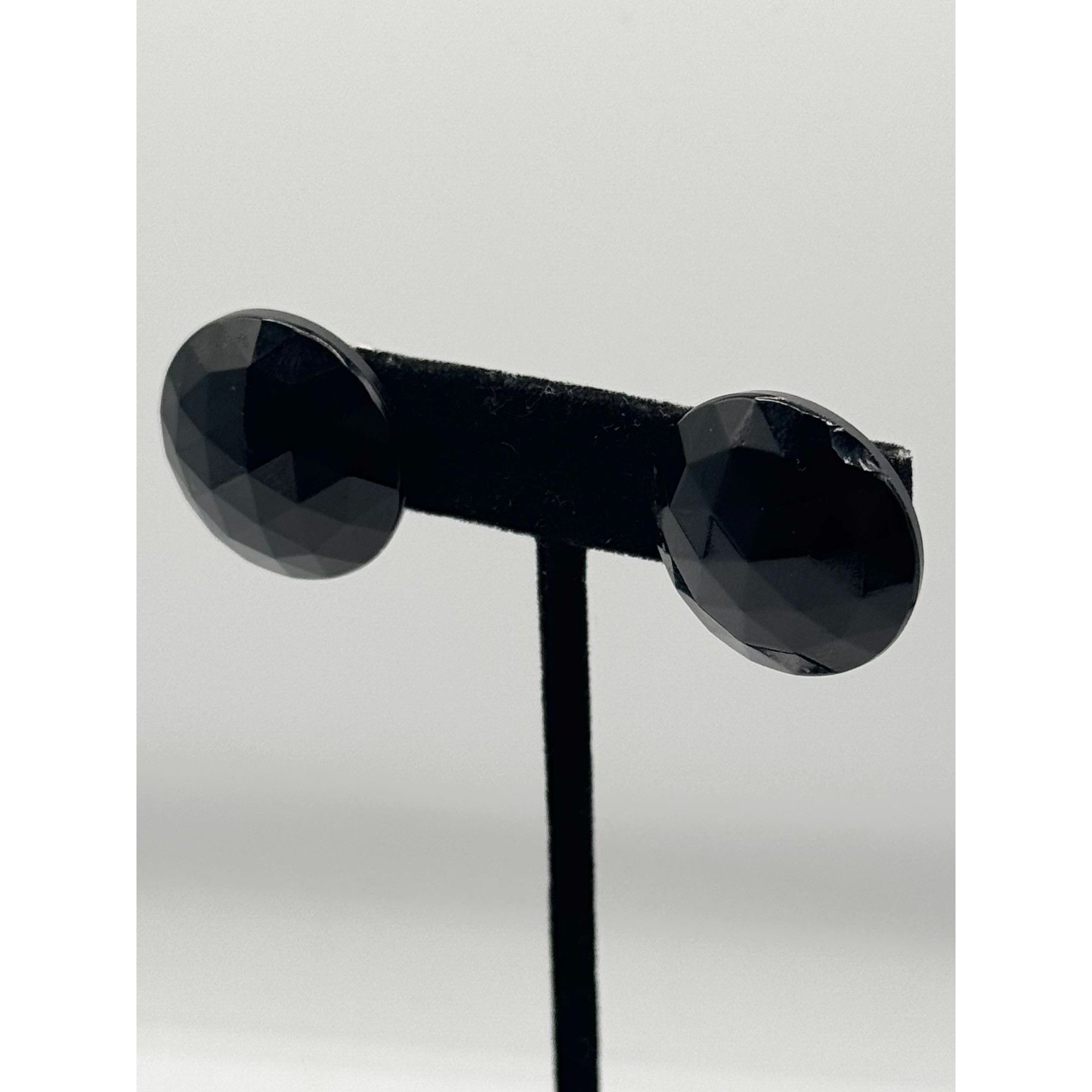 Vintage Vintage black faceted glass screw back earrings Size ONE SIZE - 5 Thumbnail