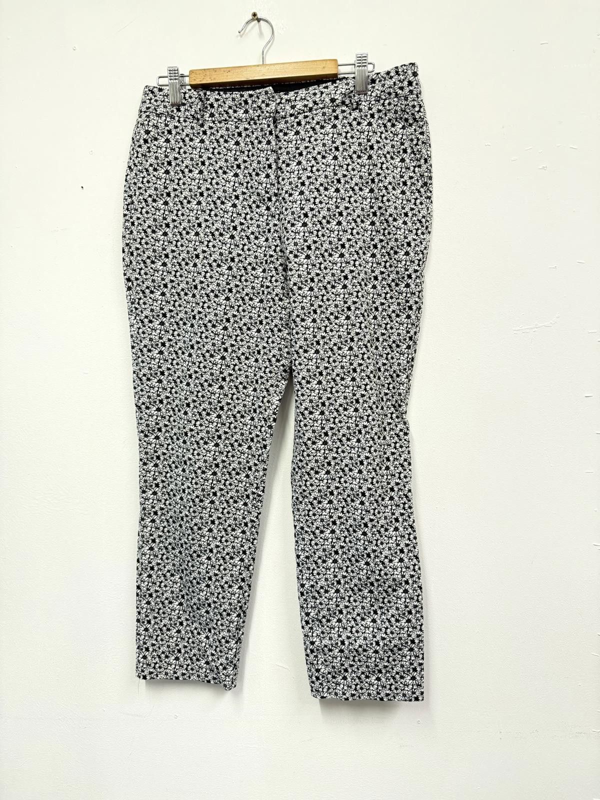 Other Miss Selfridge Black and White Floral Print Trousers UK 12 / Size 30" / US 8 / IT 44 - 1 Thumbnail