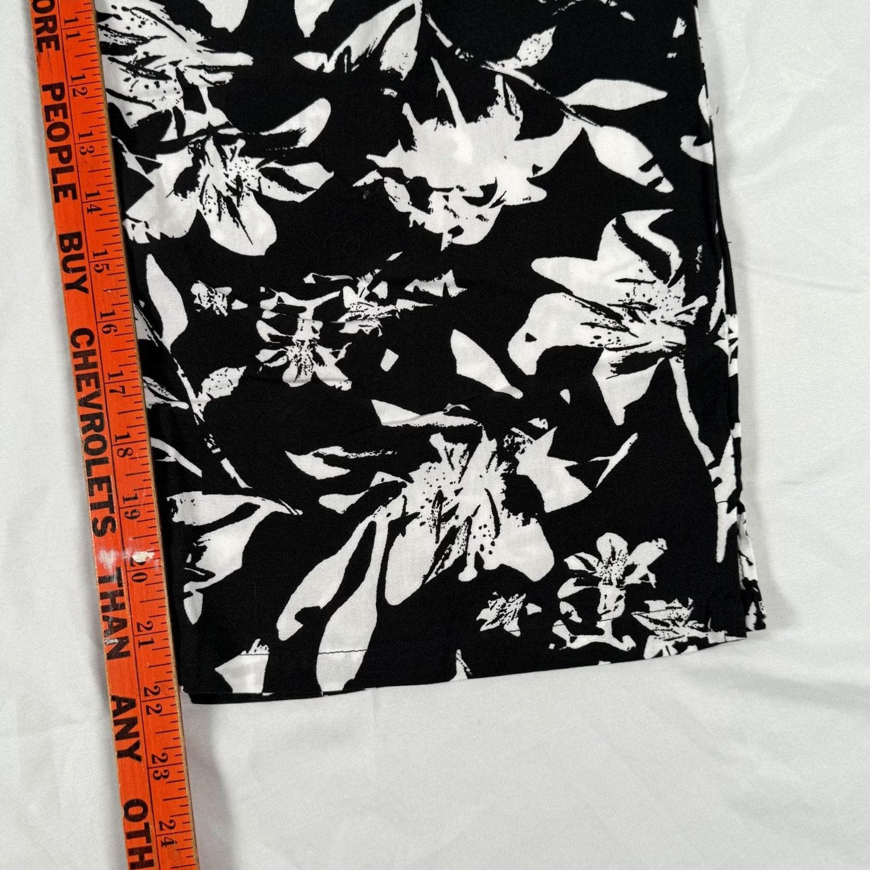 Vintage Hester & Orchard Bohemian Palazzo Pants M Women Wide-Leg Rayon Floral Elastic Waist Beach Vacation Casual Capris Cropped Black/White Floral Pattern Size 32" / US 10 / IT 46 - 7 Thumbnail